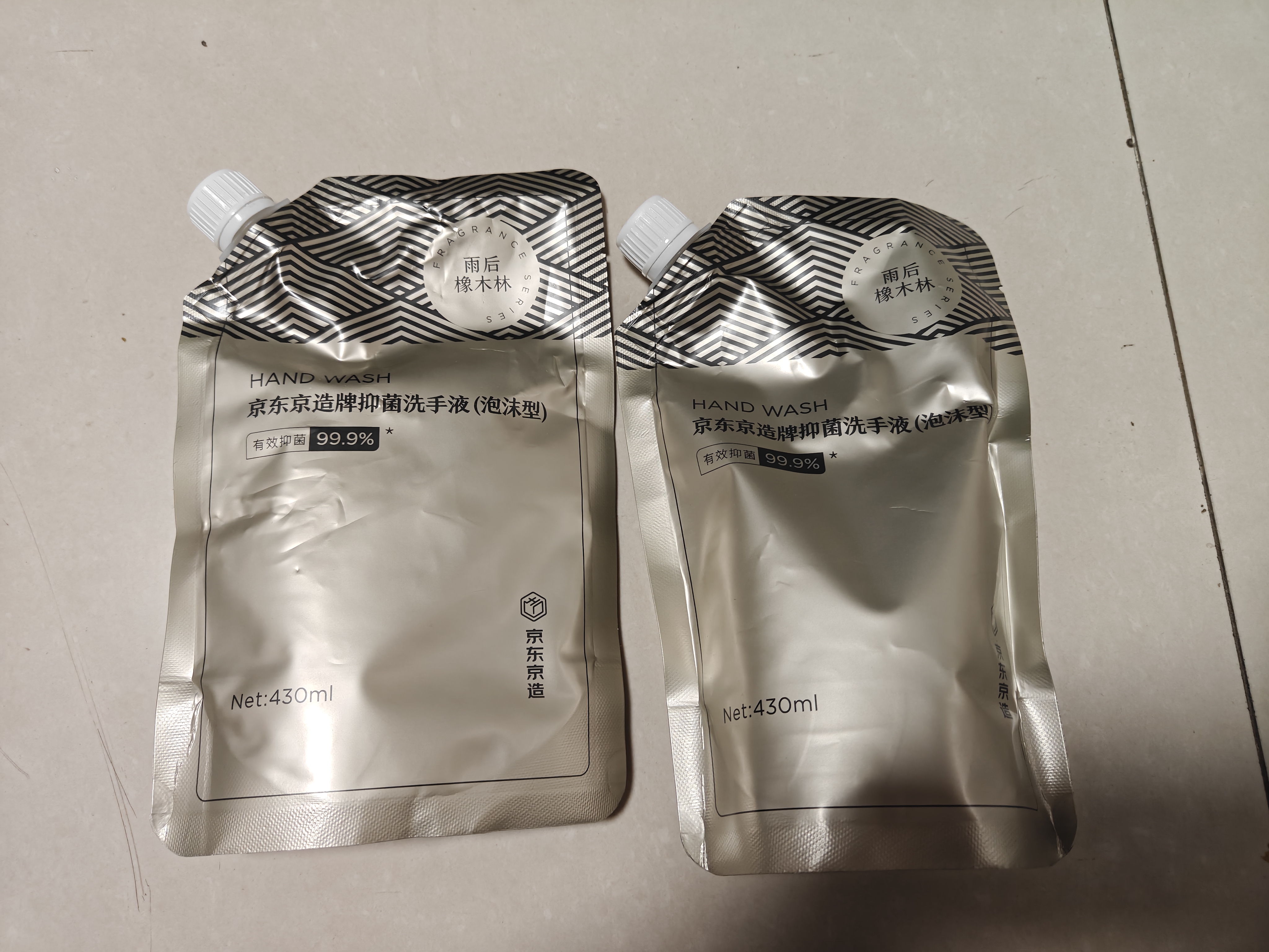 京东京造 泡沫抑菌99.9%香氛泡沫洗手液430mL补充装雨后橡木林香滋润温和  实拍图