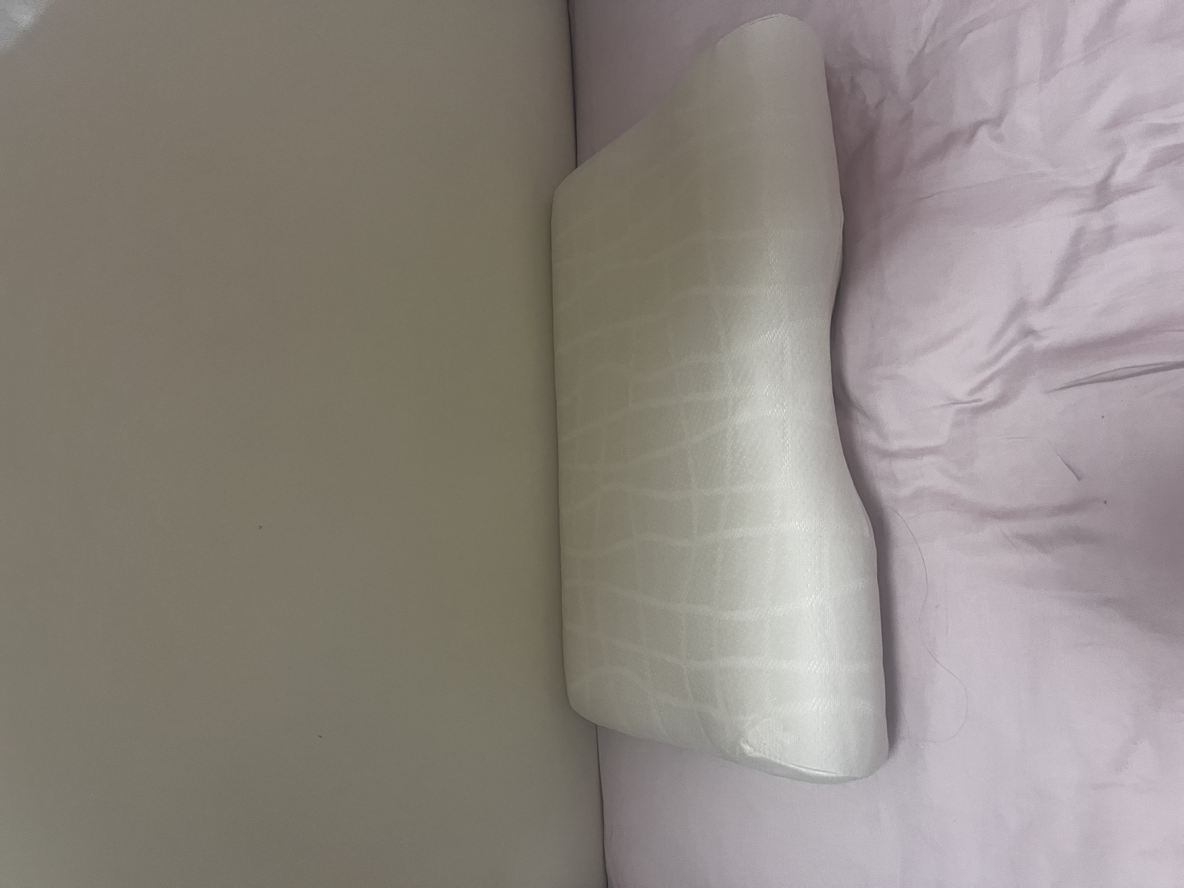 泰普尔记忆棉枕头护颈枕颈椎枕慢回弹枕睡眠枕感温舒颈枕原米黄千禧枕 单只 感温舒颈枕（原千禧枕） 卡其色舒颈枕M码(推荐身高165-180) 实拍图