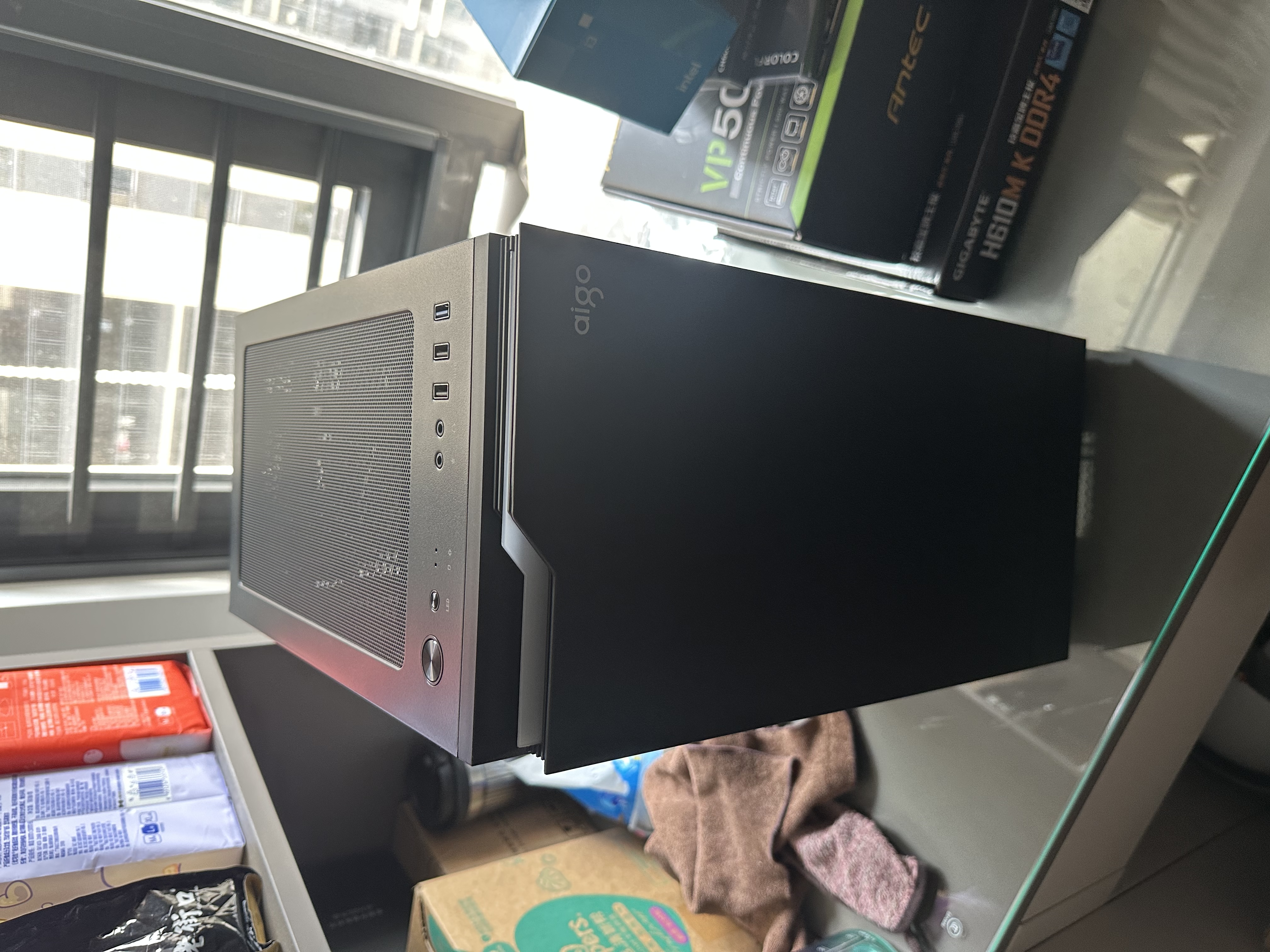 爱国者（aigo）JV13黑色 电脑台式主机箱 桌面matx小机箱（透明侧板/ITX主板/240水冷/RGB灯条） 实拍图