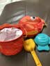 Hape(德国)宝宝大号加厚沙滩玩具挖沙玩水挖土便携折叠沙桶套装E4093 实拍图
