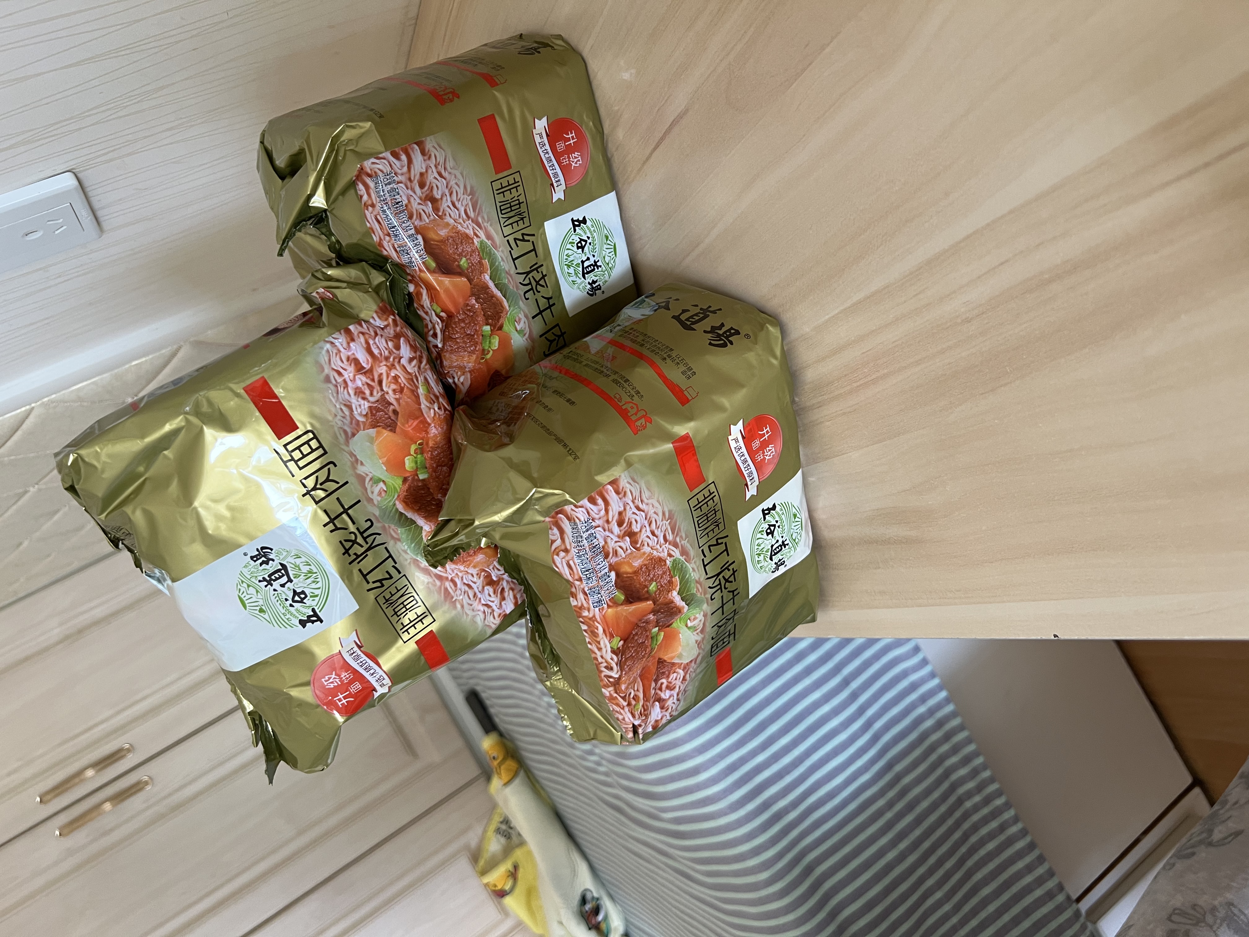 五谷道場非油炸方便面优选红烧牛肉四连包103gx4袋装早餐泡面 实拍图