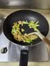 美的（Midea）不粘炒锅家用平底锅电磁炉专用麦饭石炒菜锅煎锅燃气灶明火通用 雾紫灰丨内径 28cm 实拍图