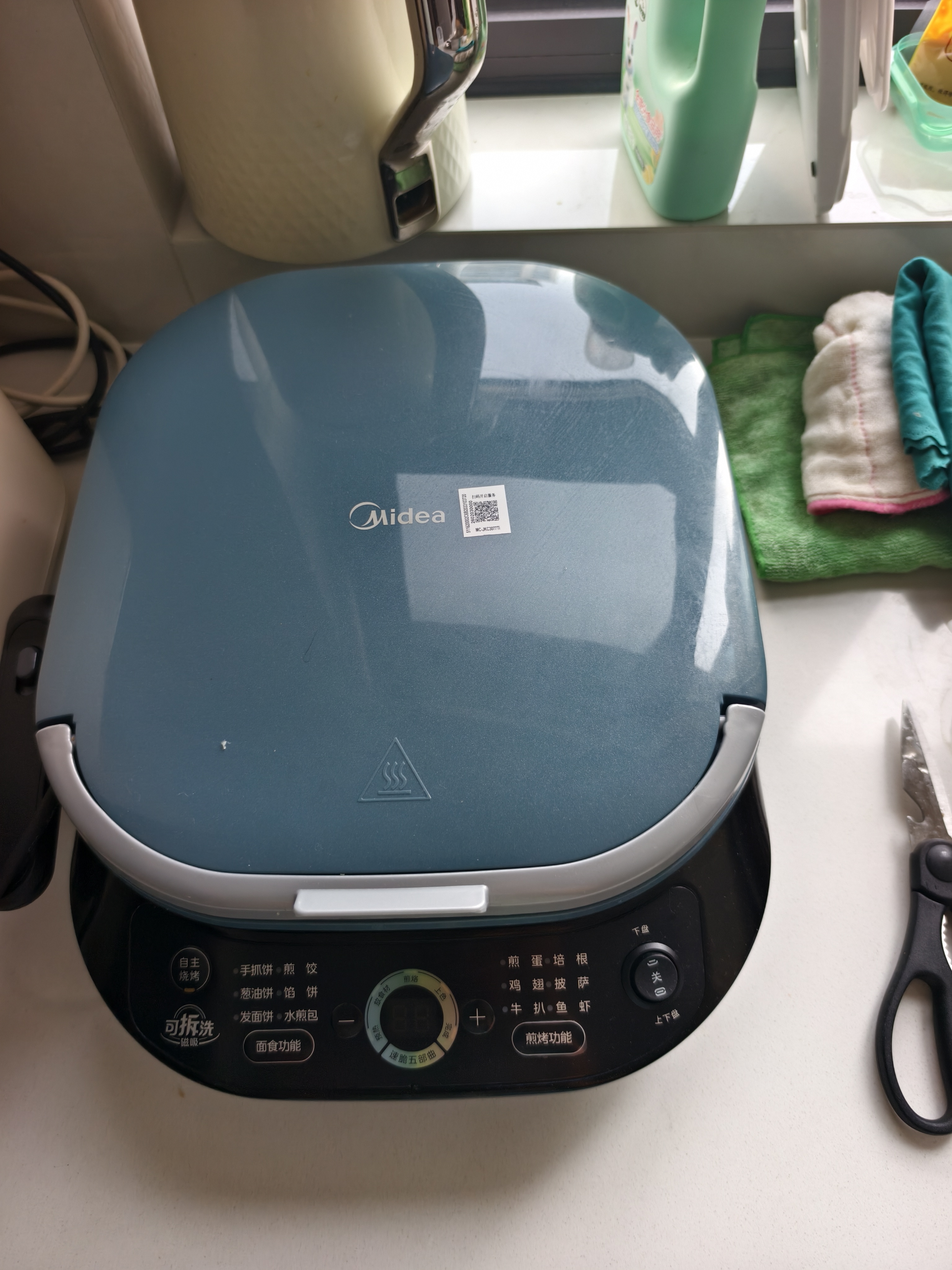 美的（Midea）电饼铛 电饼档上下盘可拆洗家用智能0氟钛陶瓷双面加热三明治早餐机煎烤机煎饼锅烙饼锅 JKC3077Ti 实拍图
