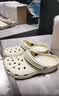 卡骆驰（CROCS）经典洞洞鞋新款送女友礼物10001 2Y2象牙白 37-38 实拍图