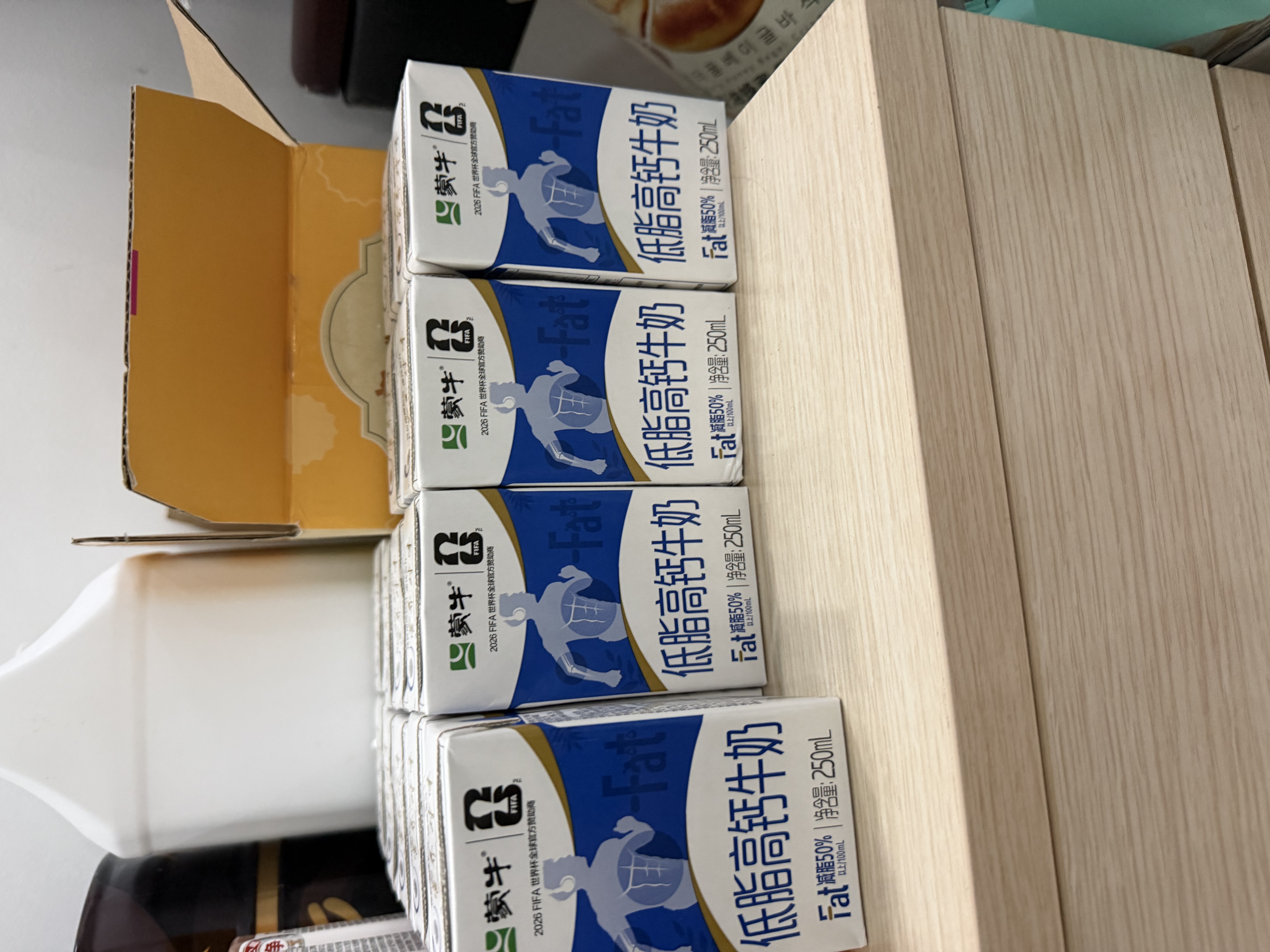 蒙牛低脂高钙牛奶 250ml*16盒 早餐伴侣健身减脂 送礼优选送礼礼盒 实拍图