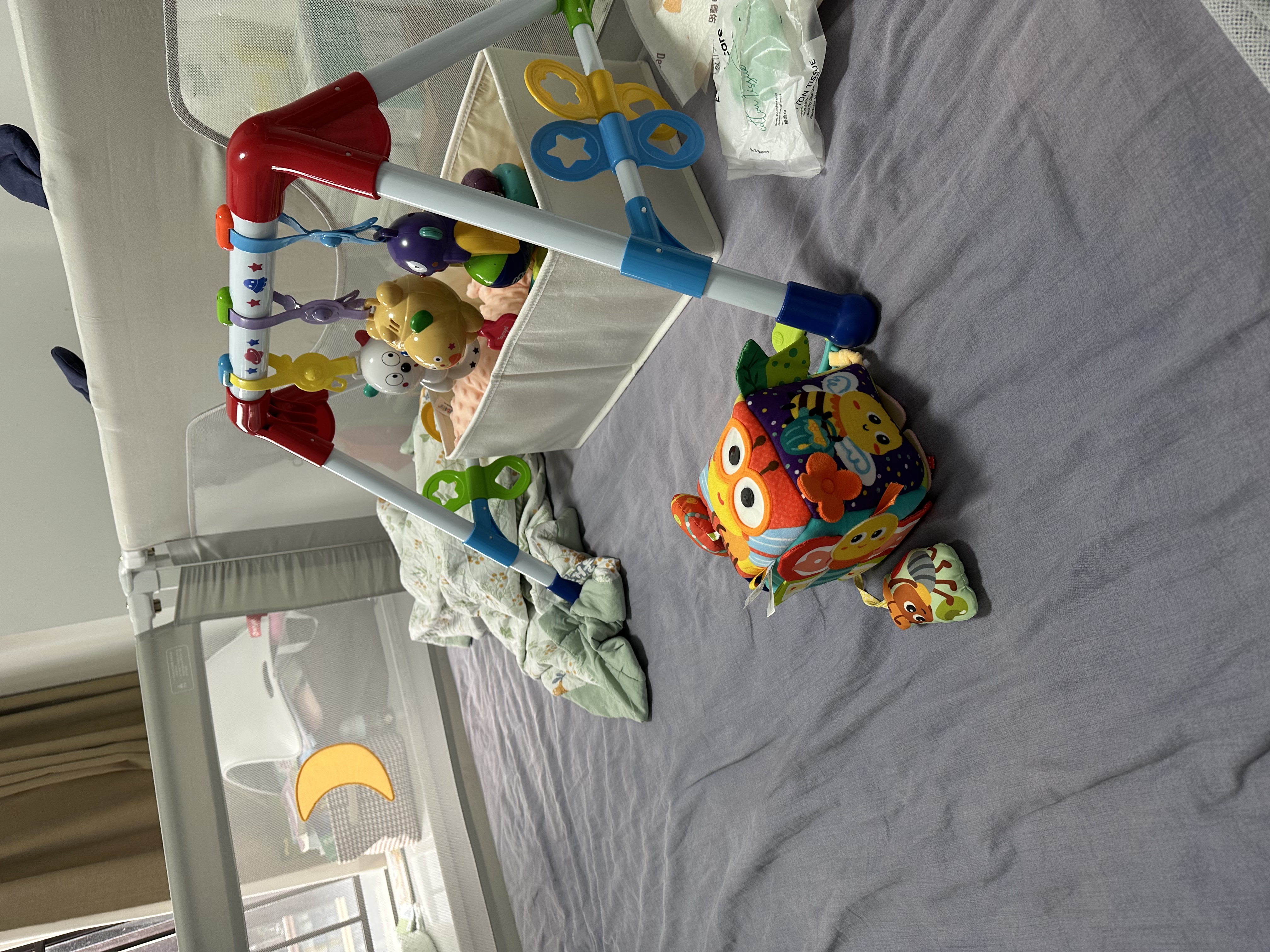 丸丫K2婴儿床围栏宝宝防摔防护栏床护栏防掉挡板免打孔灰1.8+2+2三面 实拍图