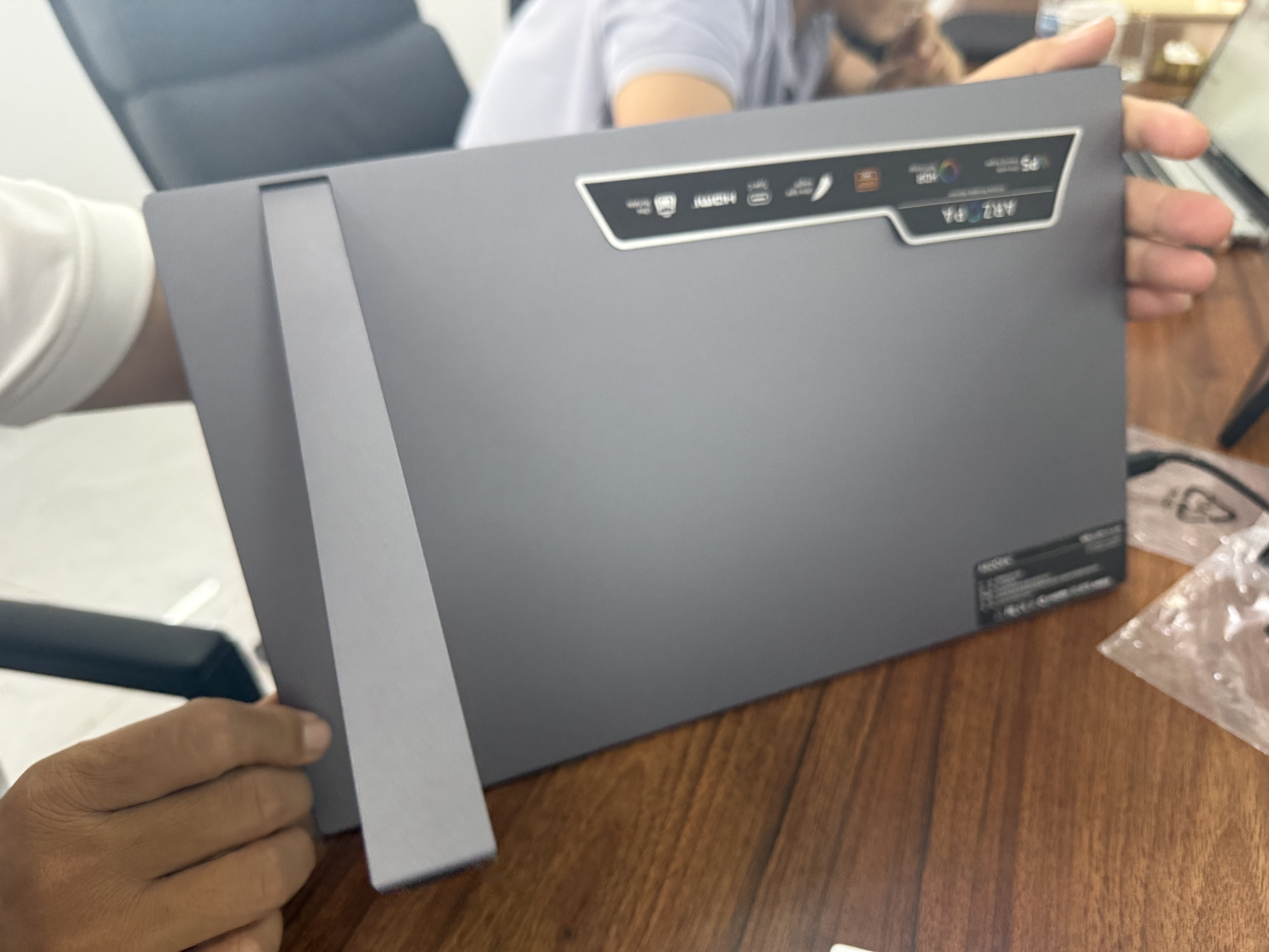 ARZOPA阿卓帕小卓15.6英寸便携显示器 手机笔记本直连扩展屏 PS5/4 SWITCH 电脑显示副屏 A1 GAMUT太空灰 实拍图