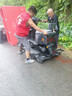 雅迪E30Plus电动摩托车【可分期购买】72V23Ah长续航1200W大动力高端外卖两轮电动车电瓶车黑色 实拍图