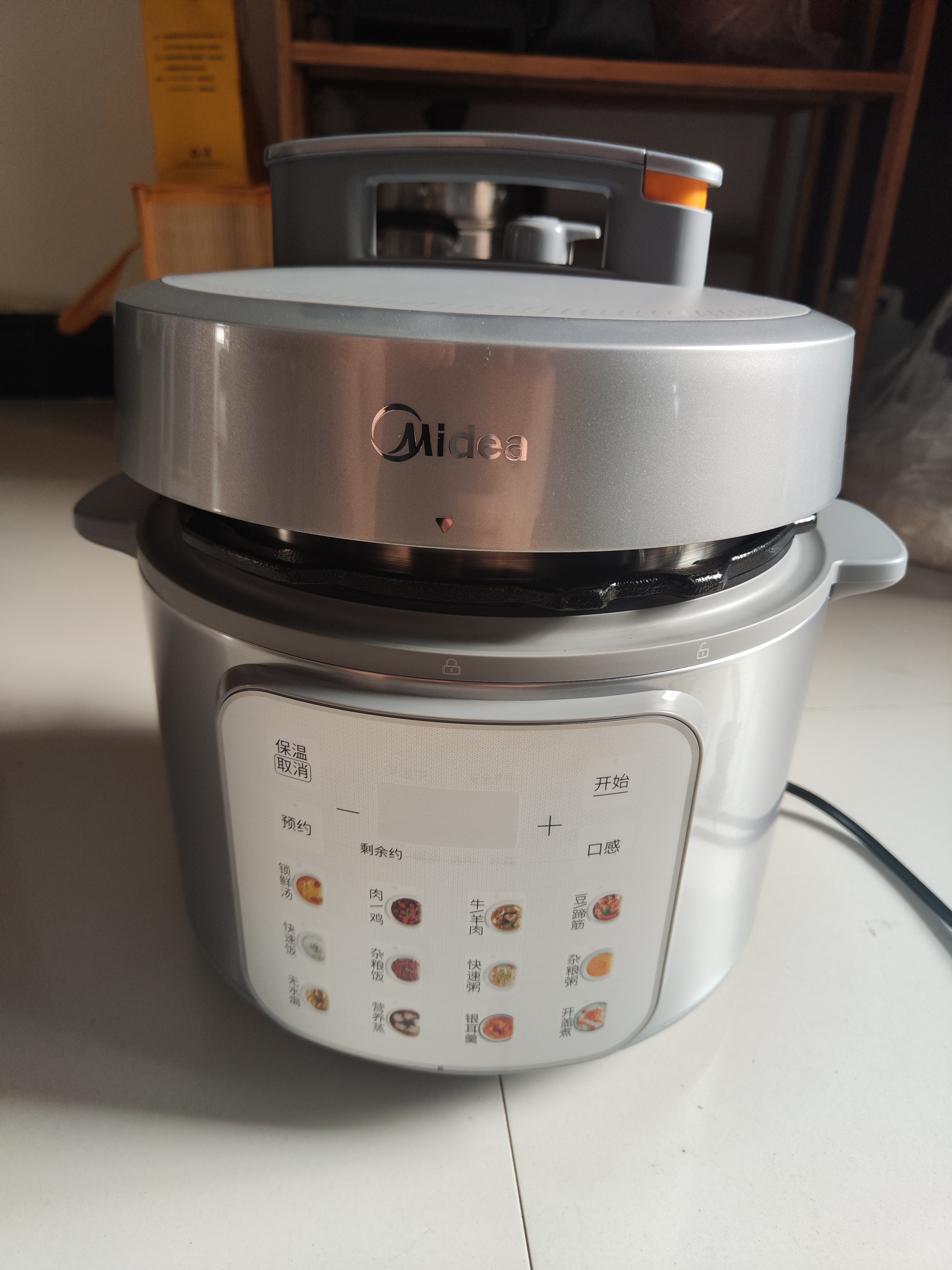 美的（Midea）有钛青瓷0涂层电压力锅5L 智能预约多功能一体高压电饭锅MY-E5811G家用4-6人开盖炖煮煲汤电饭锅 实拍图