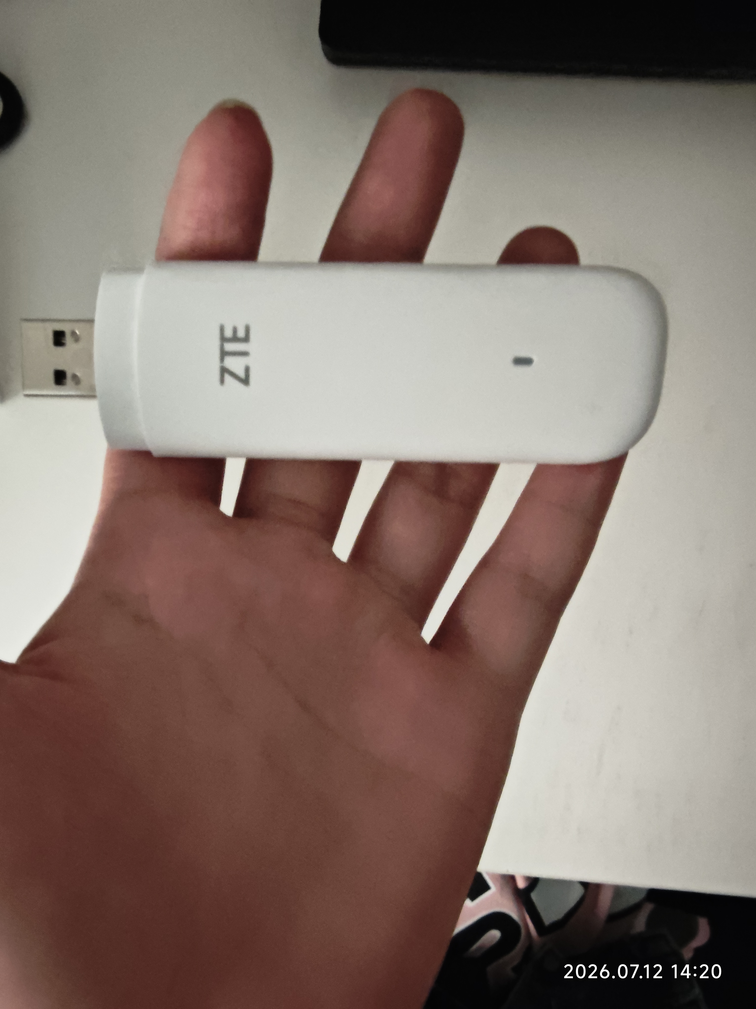 中兴（ZTE）F32随身wifi6免插卡无线上网卡支持5G/4G设备全网通路由器无限随行wi-fi车载宿舍户外流量卡托2026 实拍图