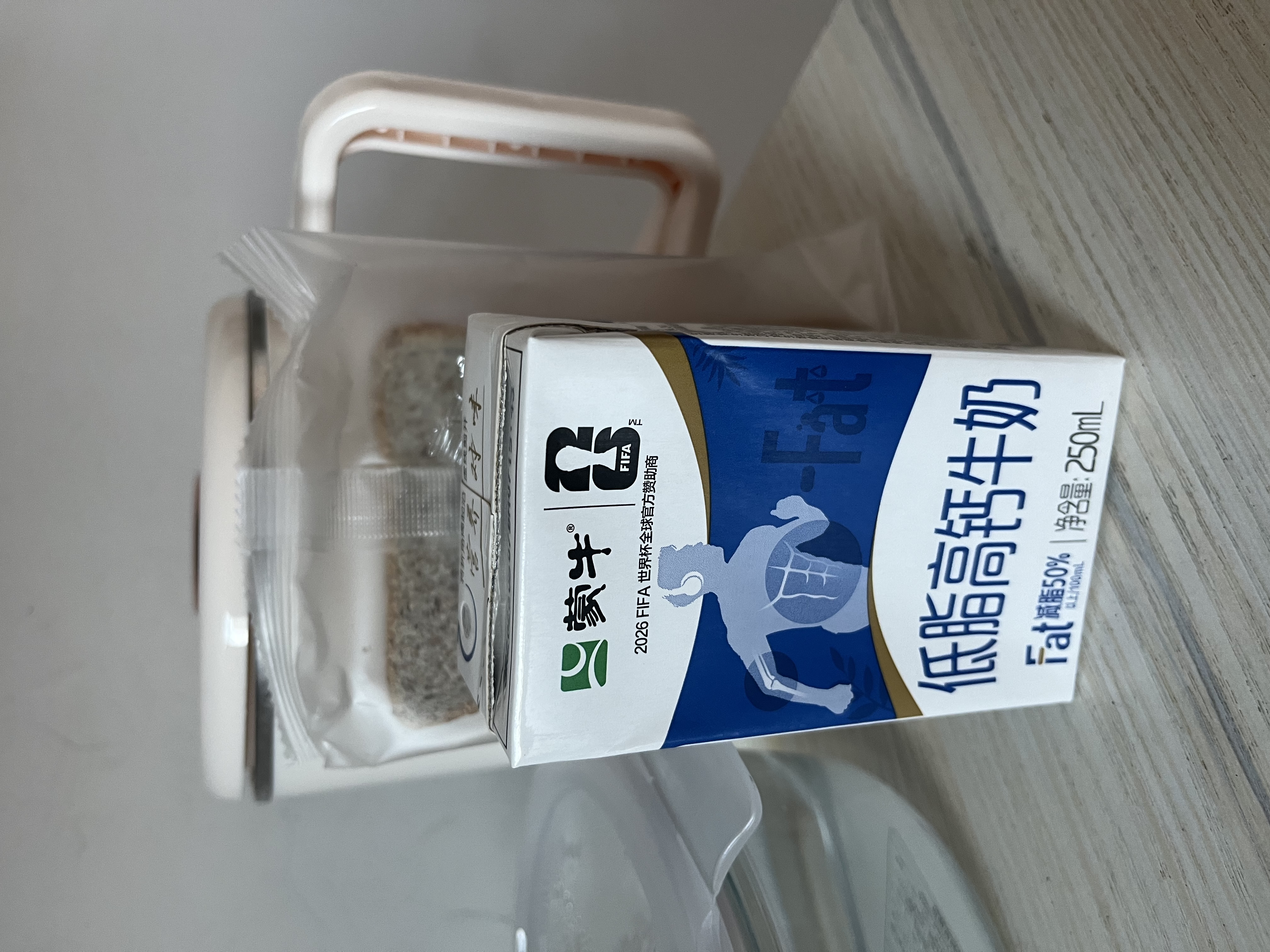 蒙牛低脂高钙牛奶 250ml*16盒 早餐伴侣健身减脂 送礼优选送礼礼盒 实拍图