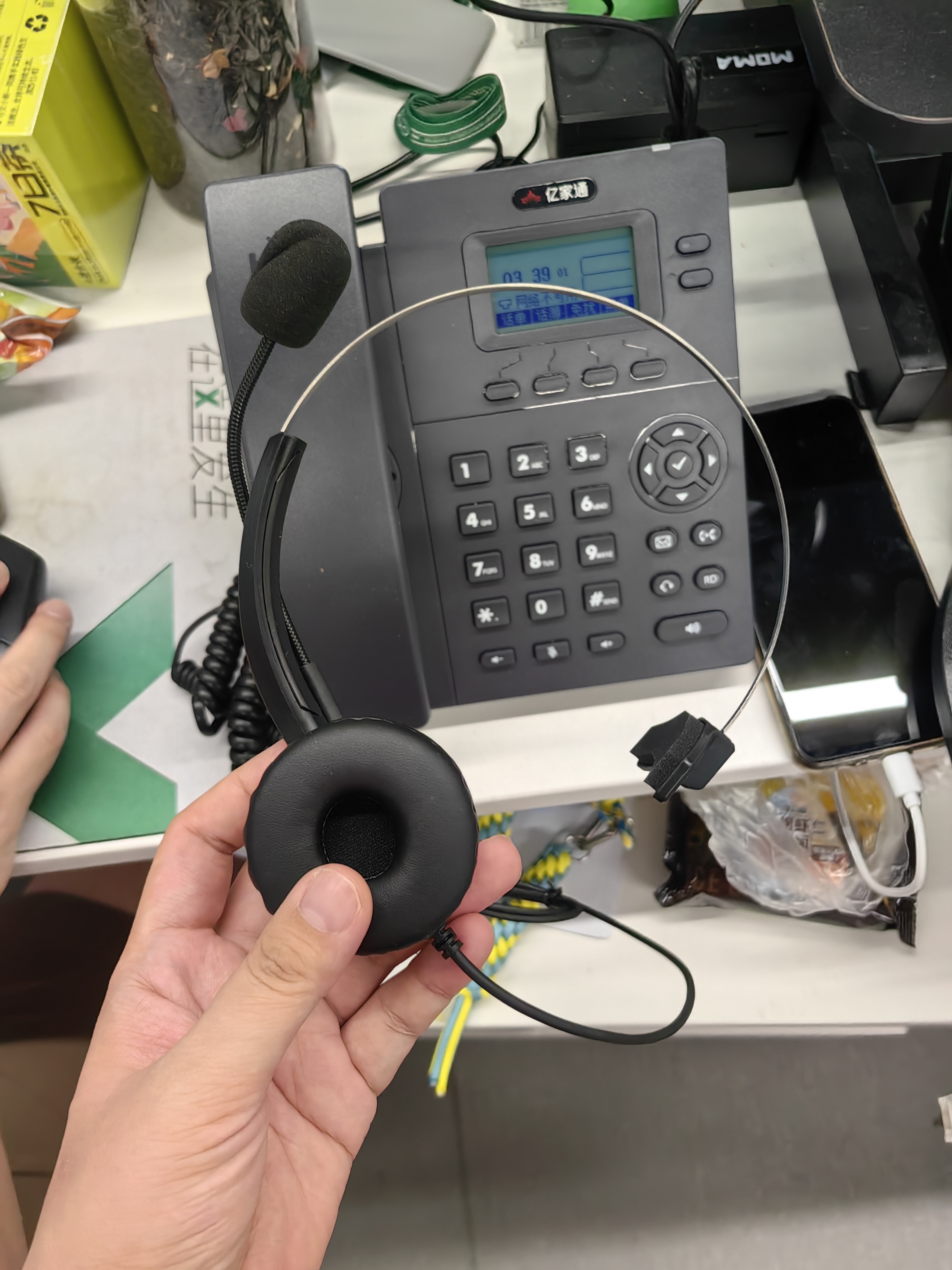 亿家通IP电话 IP201含耳麦 VOIP网络电话 呼叫中心话务电话 百兆网口双SIP账号可壁挂 电源供电 实拍图