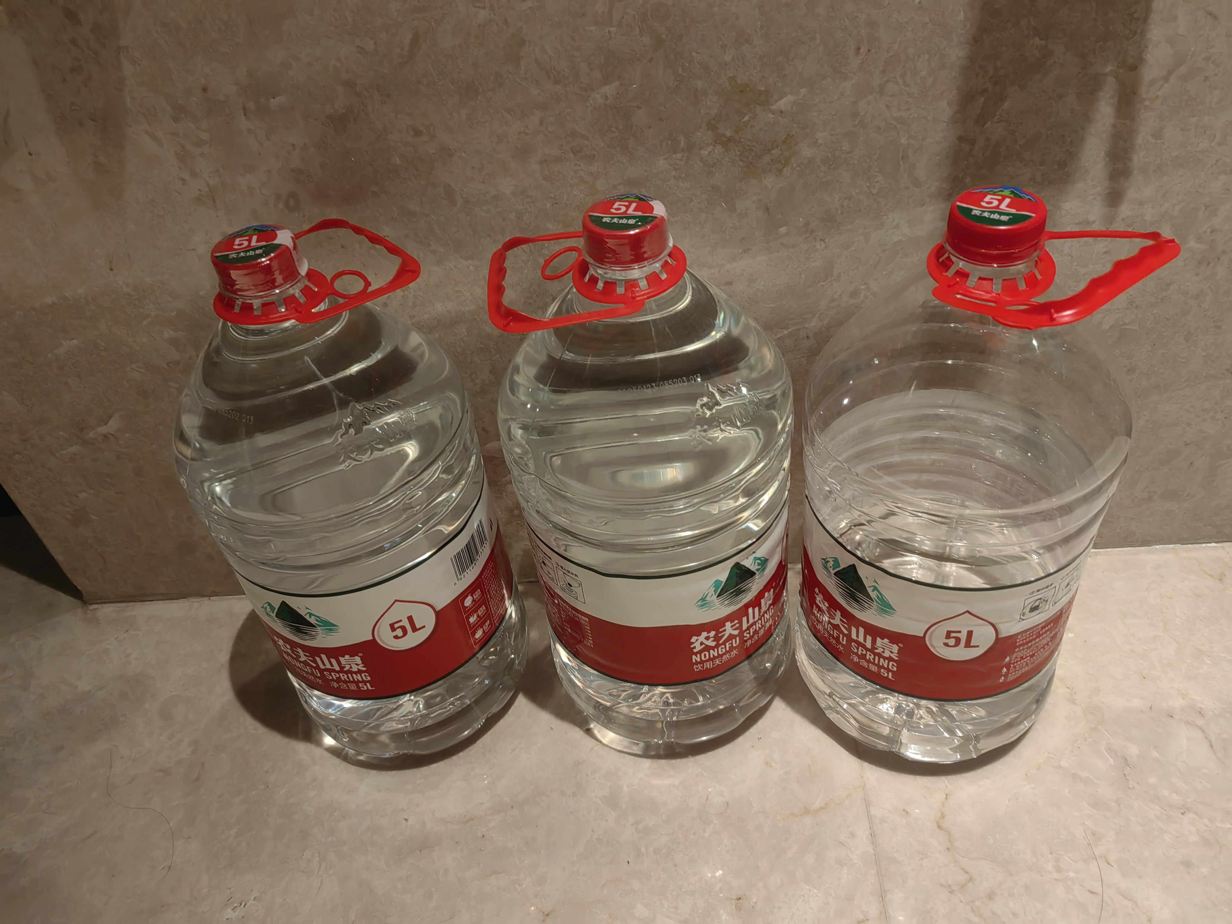 农夫山泉 饮用水 饮用天然水5L*4桶 整箱装 桶装水随机包装 实拍图