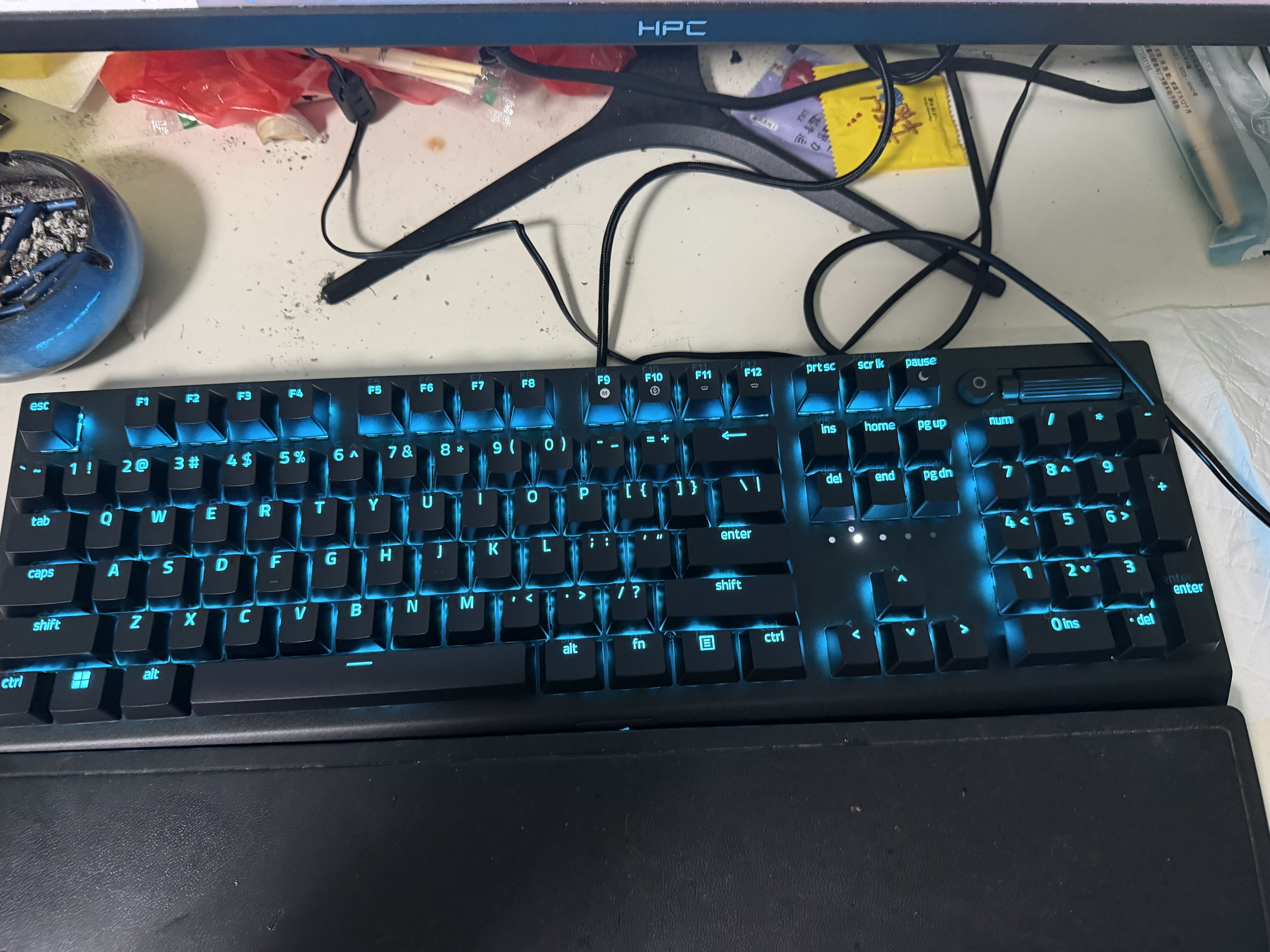 雷蛇（Razer） 黑寡妇蜘蛛V3 机械键盘有线键盘游戏键盘 RGB电竞少女馆 黑寡妇蜘蛛V3绿轴-104键 实拍图