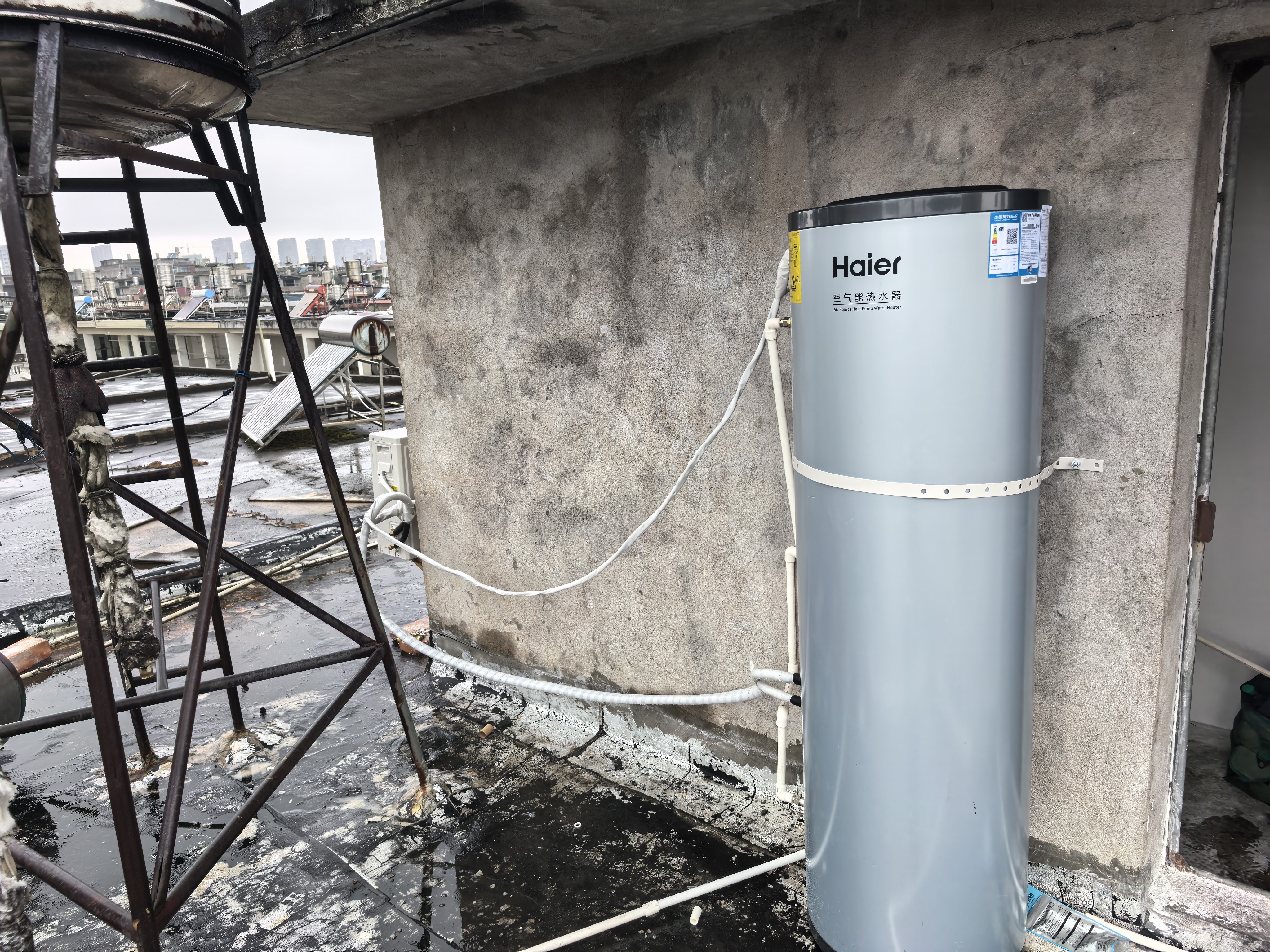 海尔（Haier）双变频空气能热水器200升超一级能效省电80℃高水温家用全屋净水洗商用热泵源电热水器以旧换新装 200升无镁棒免维护【新技术】 变频 带电辅热 实拍图