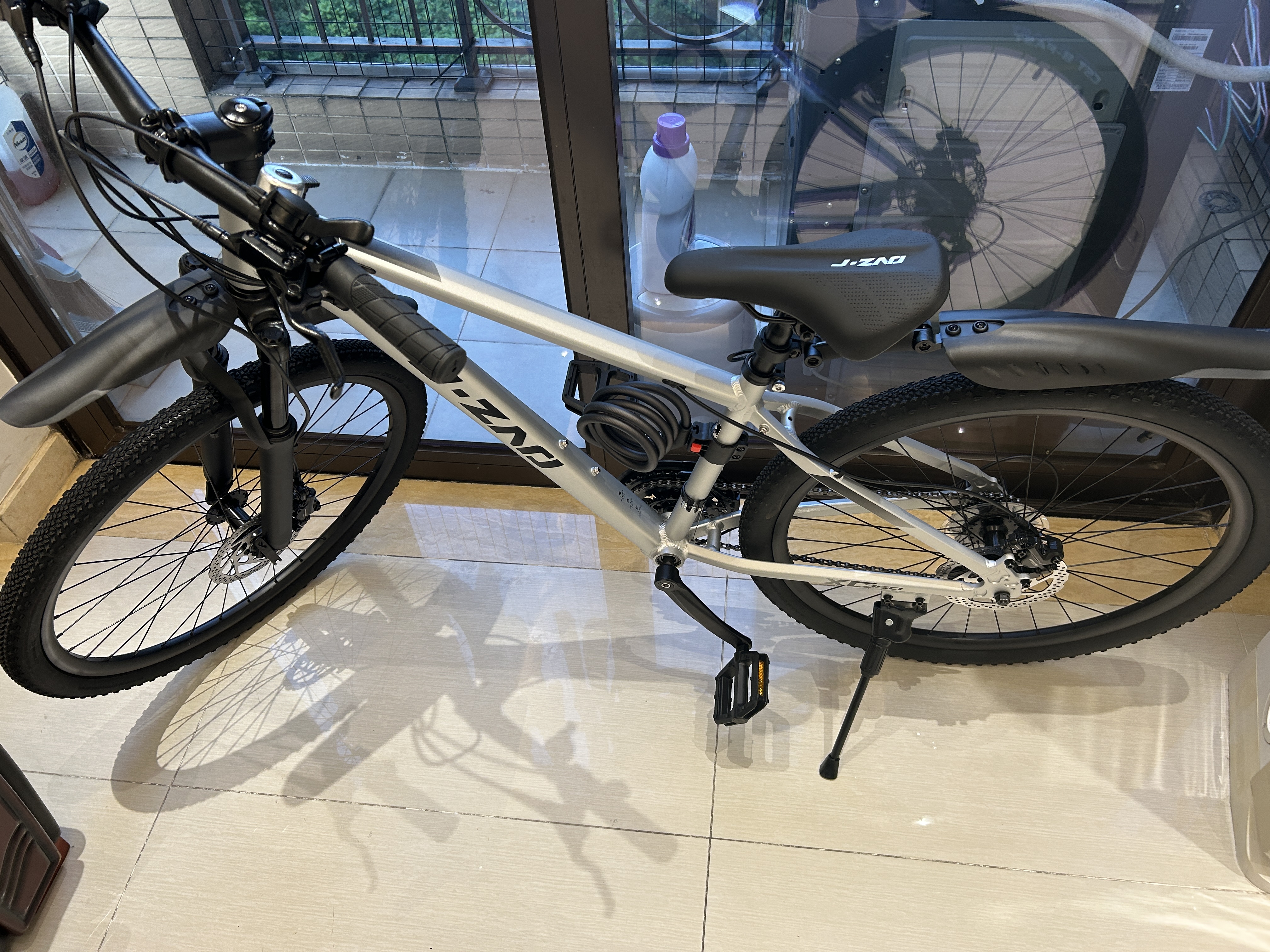 京东京造 XC350山地自行车铝合金禧玛诺21速油压碟刹成年人学生15寸时空银 实拍图