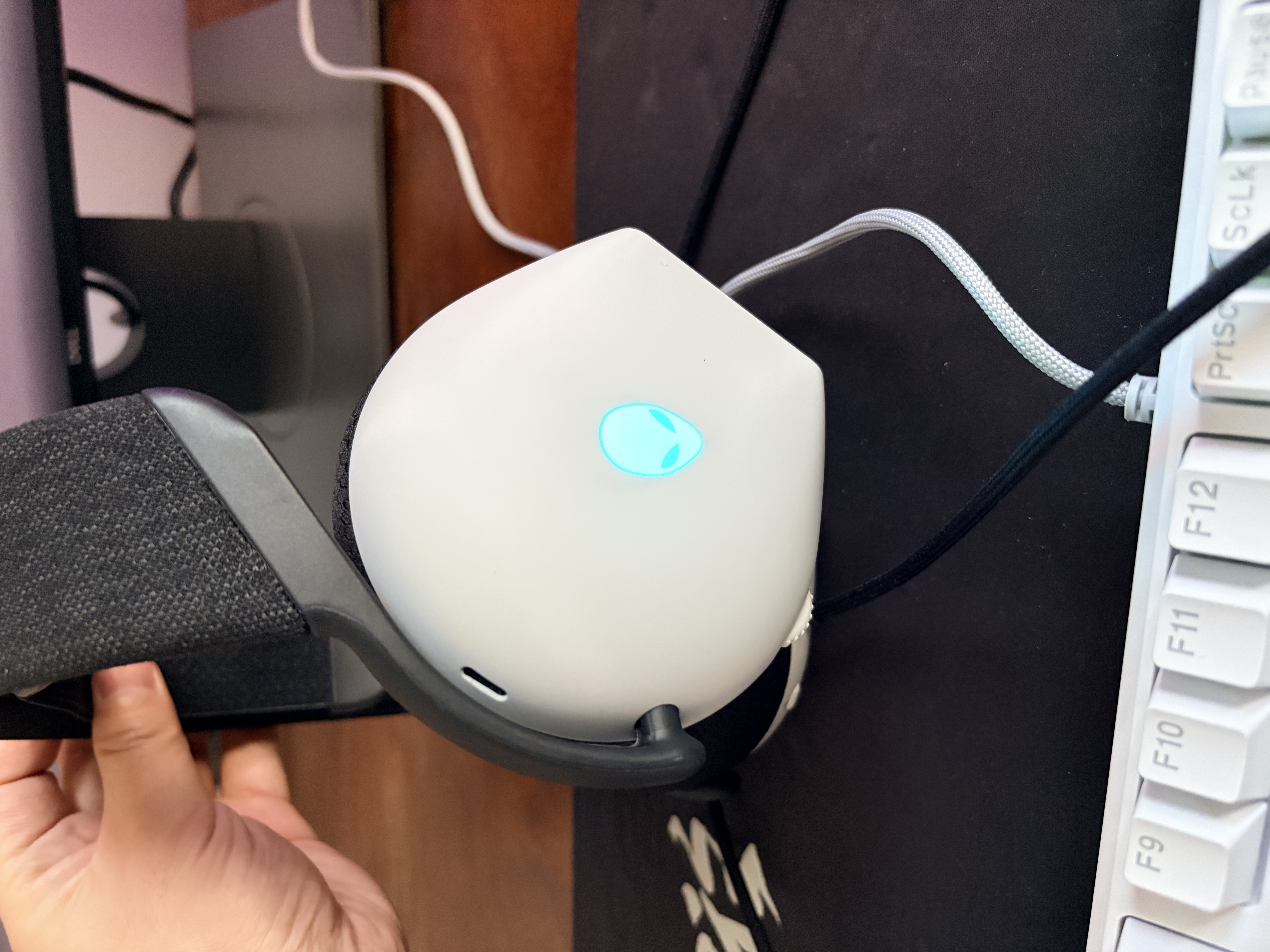 外星人（Alienware）AW520H游戏耳机专业电竞适配三角洲行动有线智能降噪耳机杜比全景音RGB高端外设节日礼物 白色 实拍图