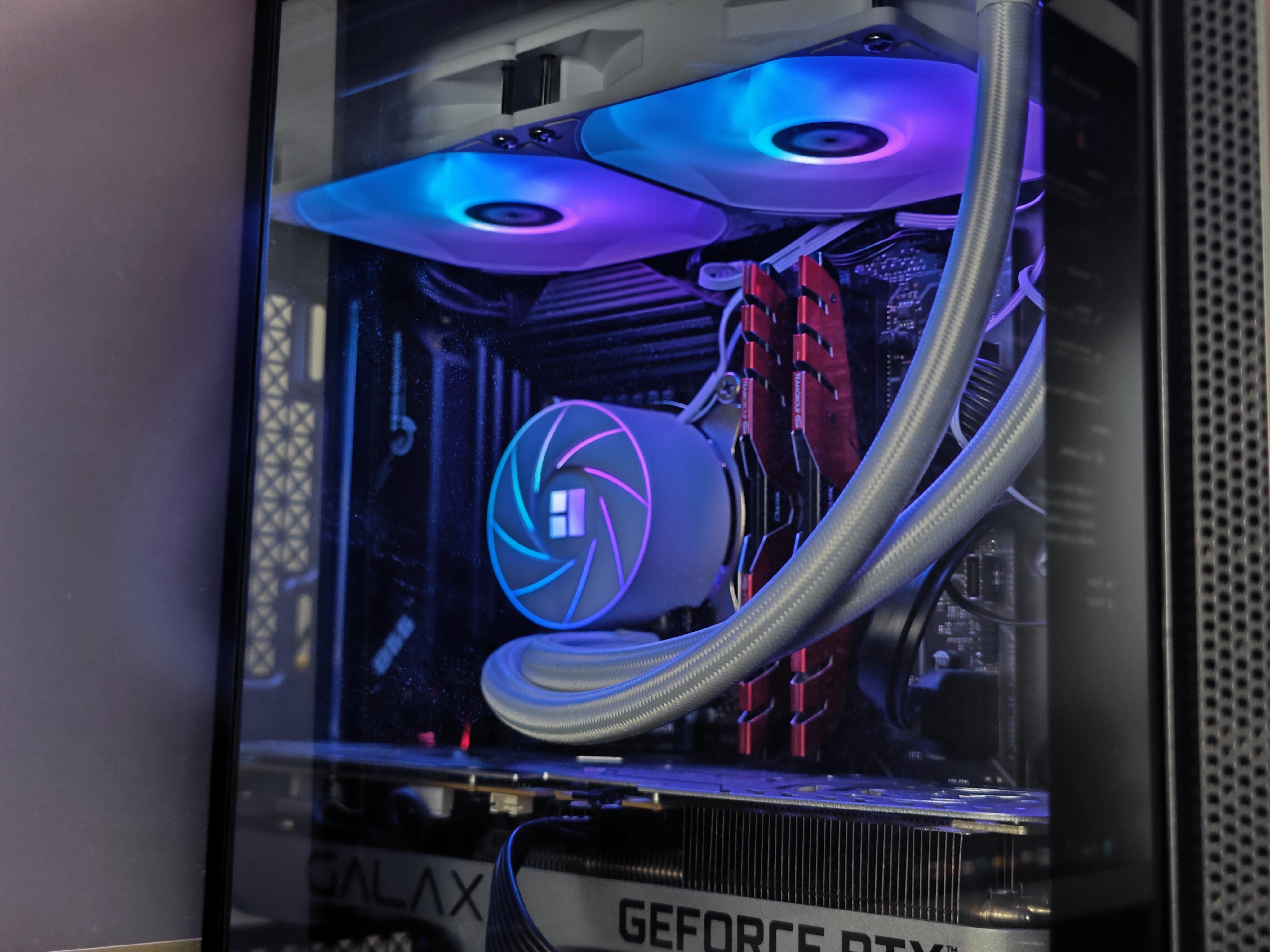 利民（thermalright）Aqua Elite 240 WHITE ARGB 一体式水冷散热器日蚀幻彩光效 ARGB冷头 AE240 WHITE ARGB 实拍图