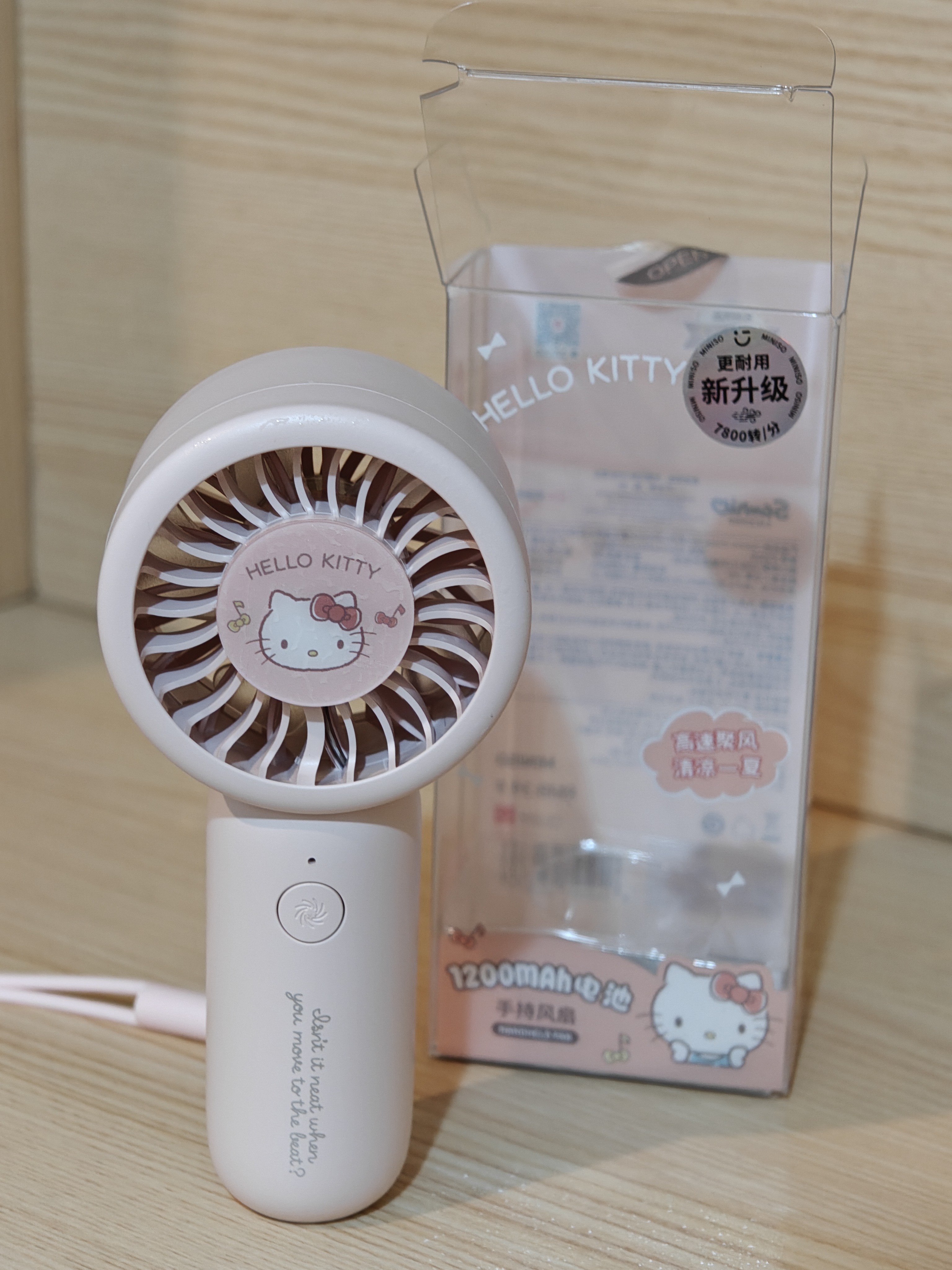 名创优品（MINISO）三丽鸥凯蒂猫增压迷你手持小风扇usb桌面风扇便携式户外小凉扇 实拍图