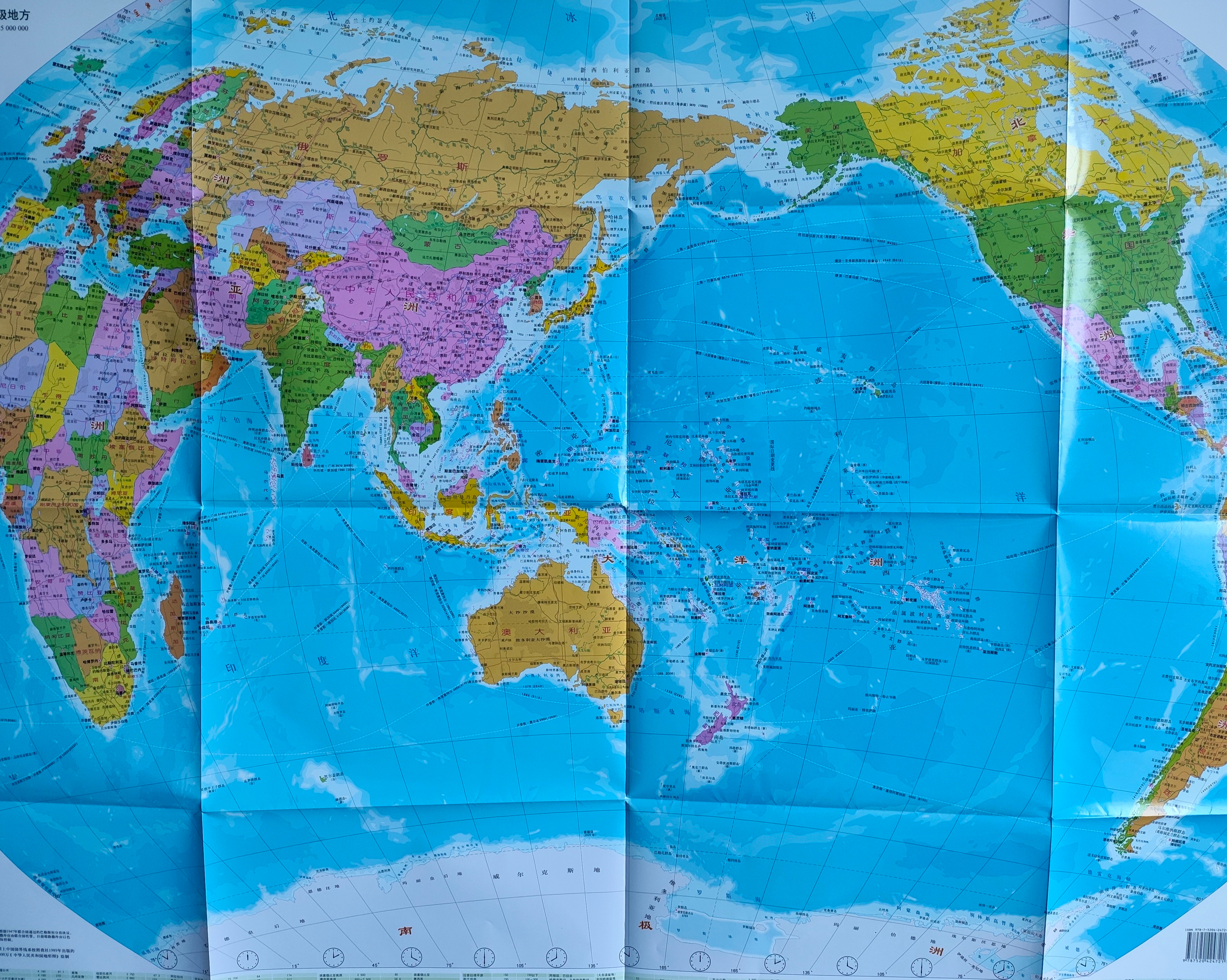 高清政区地图套装共2张 中国地图+世界地图（尺寸约1.1*0.8米 防水覆膜 学生地理学习 专用版）办公室、家庭、客厅挂图 大尺寸墙贴挂画墙面装饰画 美丽中国 多彩世界 实拍图