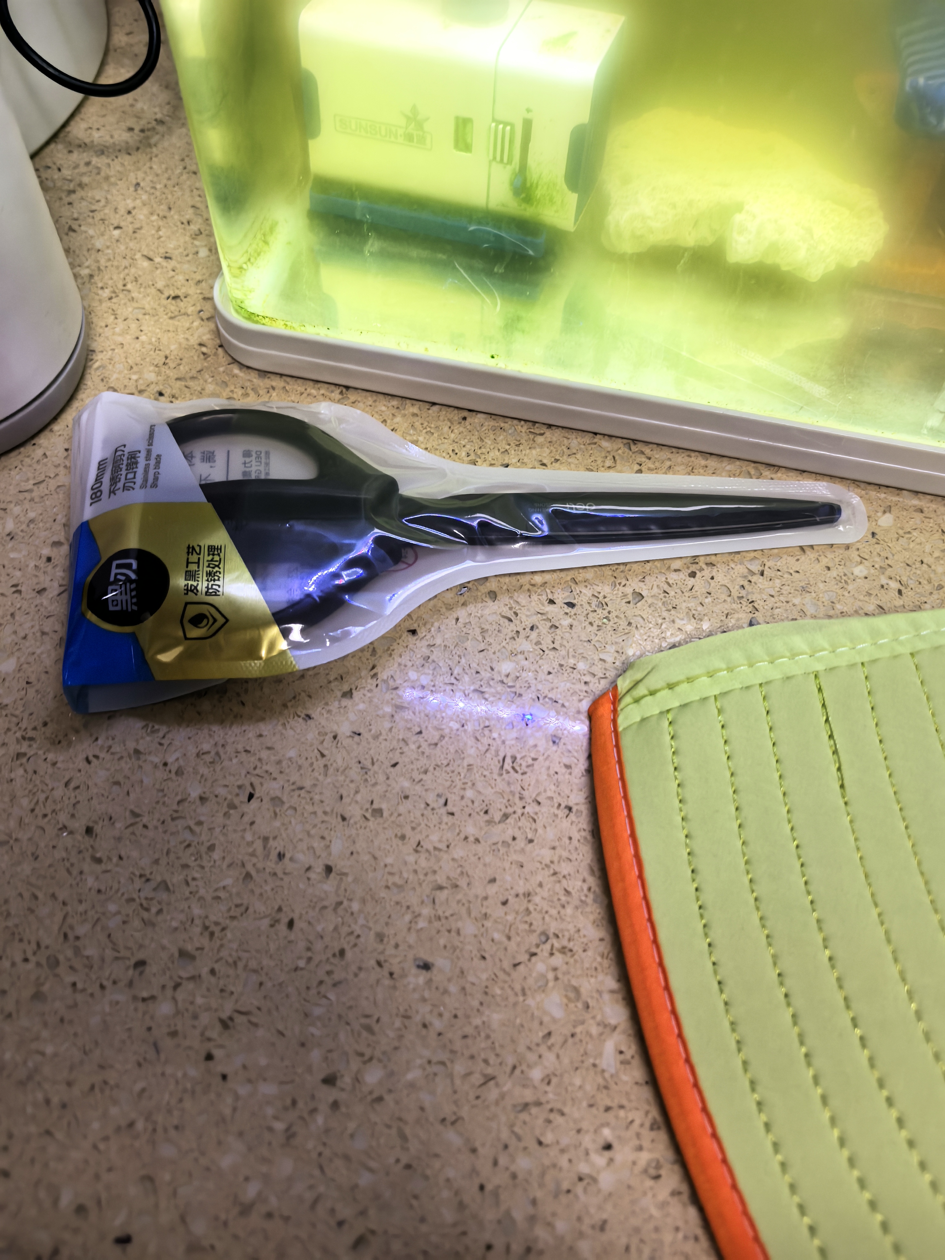 得力（deli）办公剪刀黑刃防锈小号160mm文具剪子快递刀裁缝剪刀家用生活手工剪纸刀办公用品 黑色0602-S 实拍图