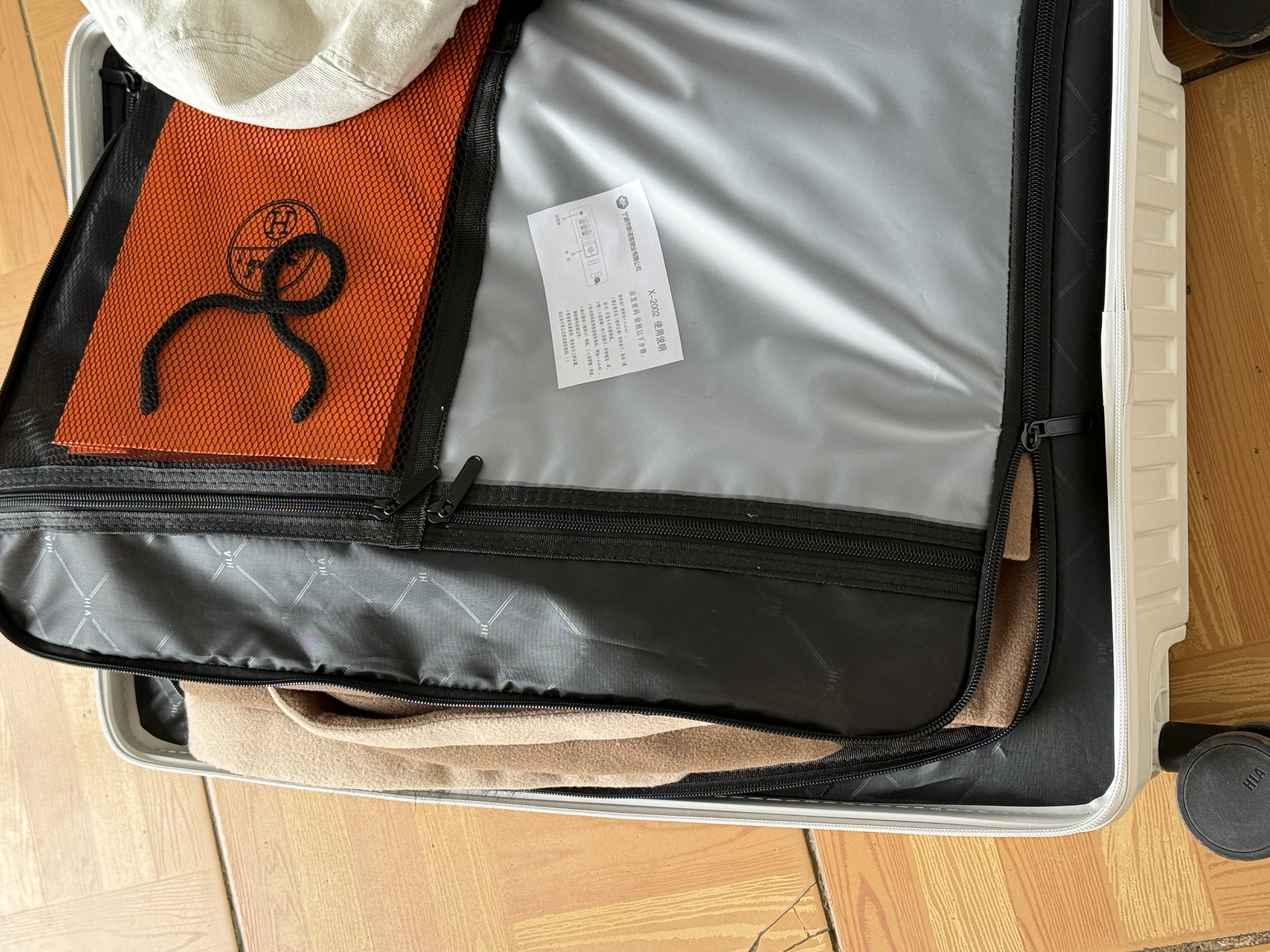 海澜之家（HLA）行李箱男轻便出差托运商务拉杆箱女大容量旅行密码箱象牙白24英寸 实拍图