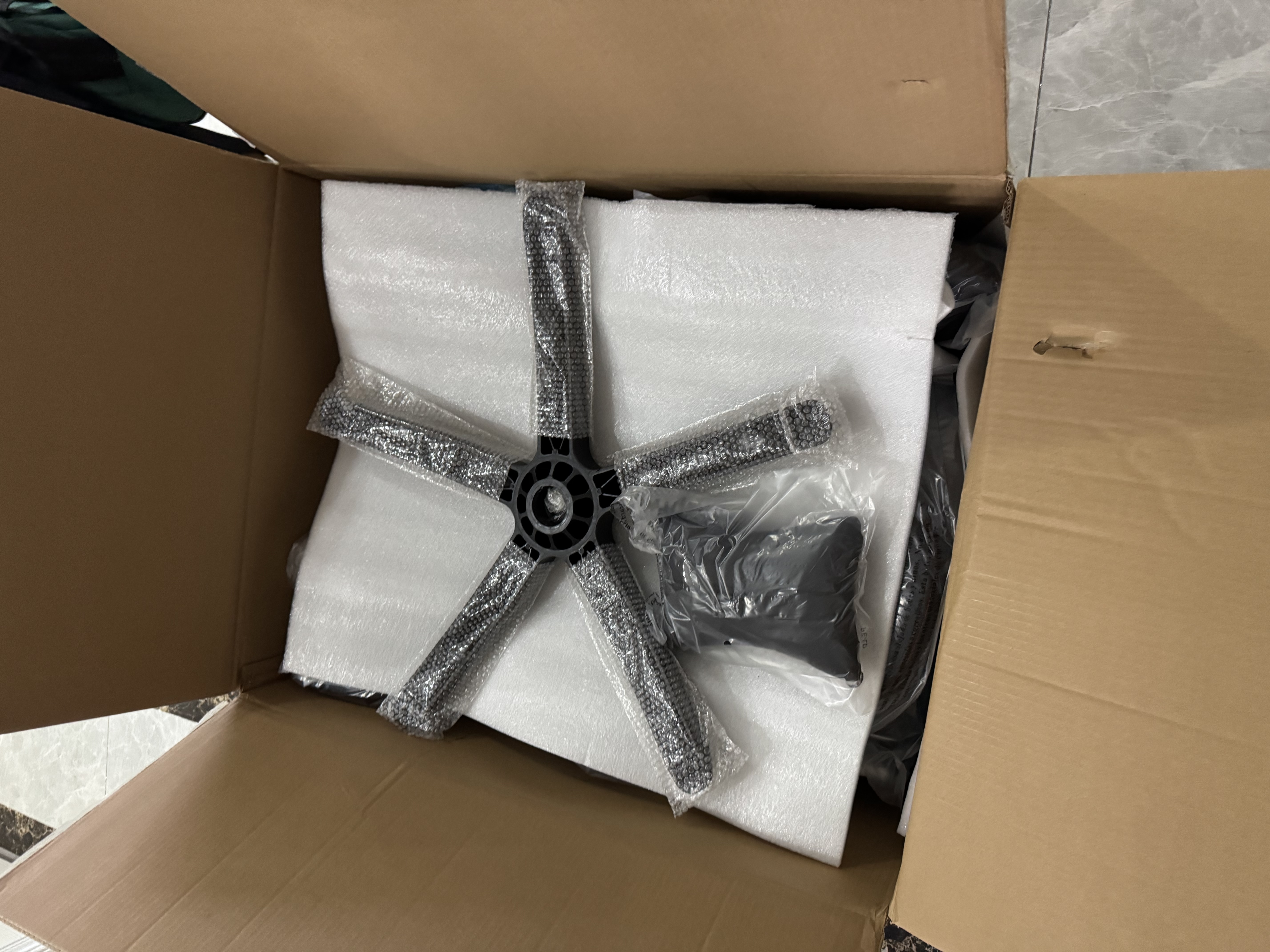 DOWINX 电竞椅家用电脑椅子办公椅可躺人体工学椅老板椅游戏椅升降椅 暗骑士-科技黑 实拍图