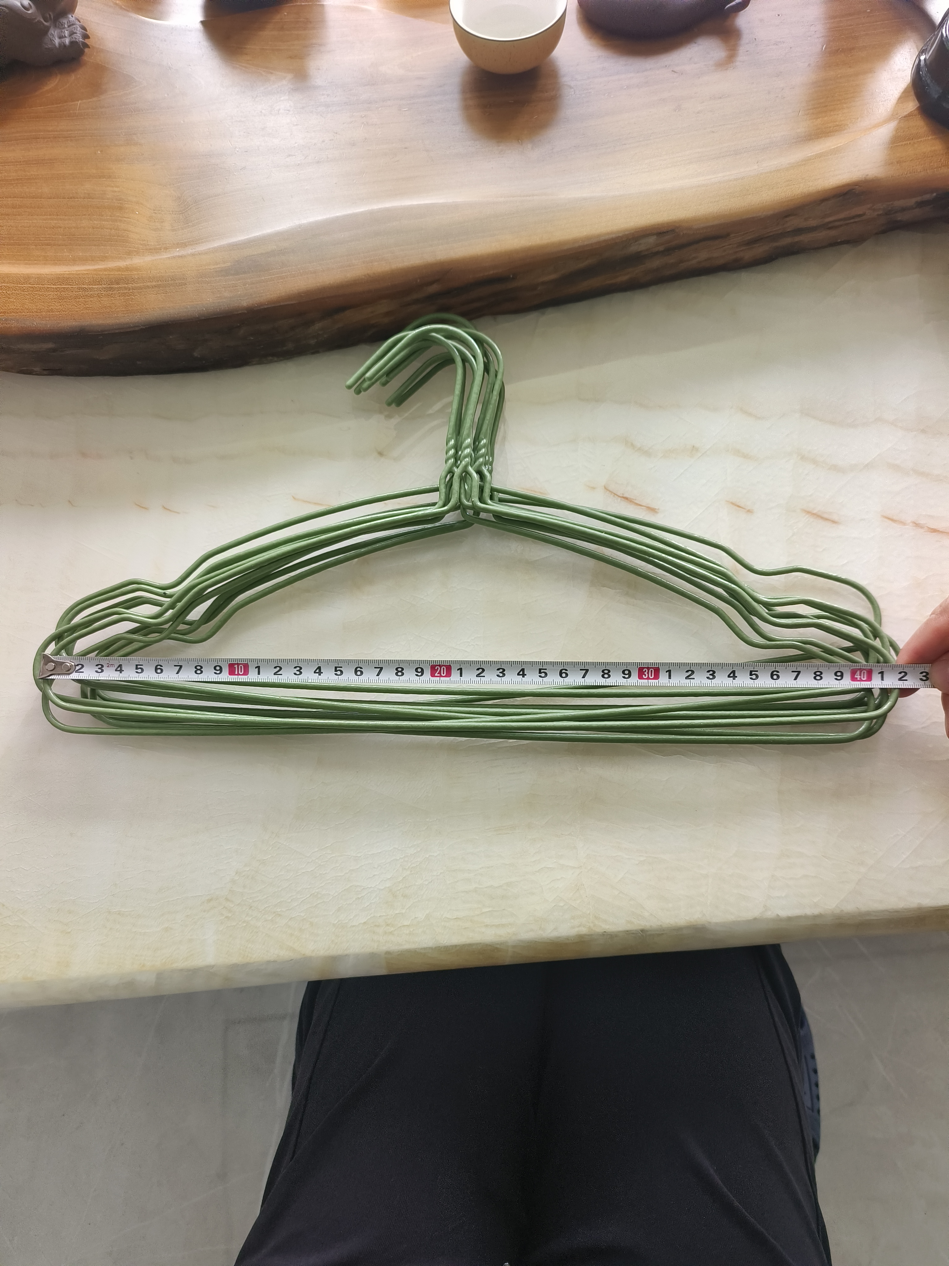 衣架成人加粗防滑加厚学生宿舍无痕挂衣架家用衣服晾衣架撑子衣挂 43cm加粗凹槽（四季款） 20支装（颜色随机） 实拍图