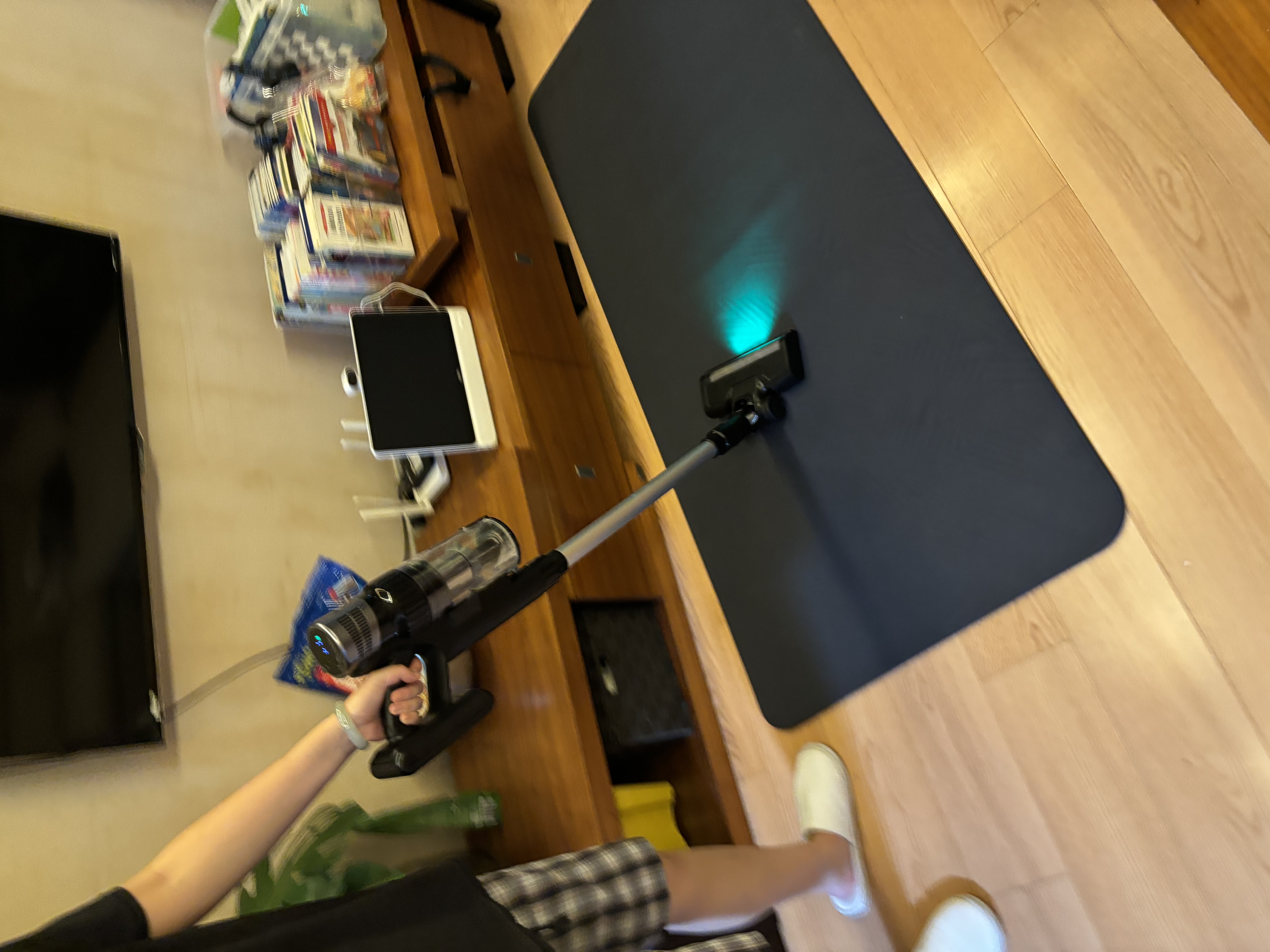 海尔（Haier）无线吸尘器家用大吸力大功率长续航绿光照显尘防缠绕车载宠物吸毛地板地毯除尘一体机HSC-Q7 Pro 实拍图