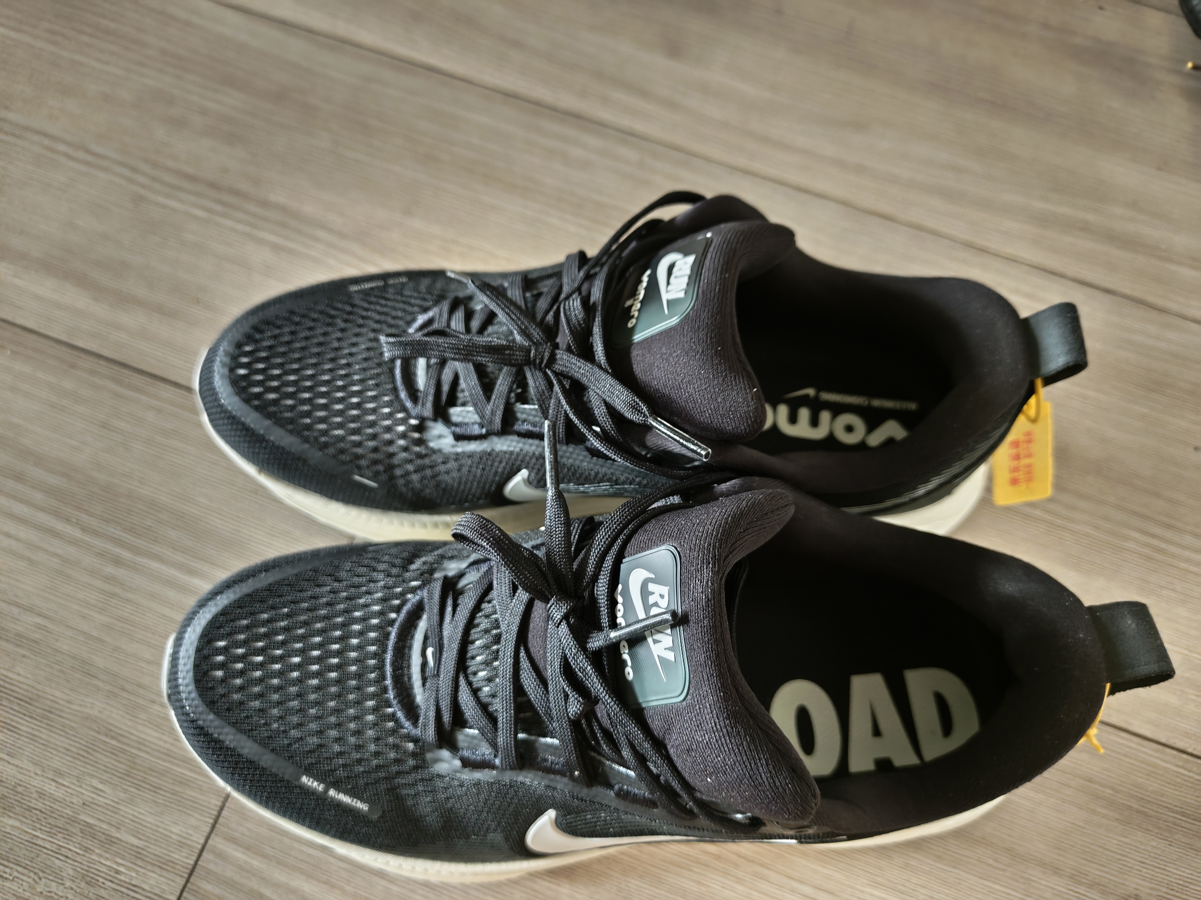 耐克NIKE男子跑步鞋减震 迈柔VOMERO 18运动鞋 HM6803-007黑色41 实拍图
