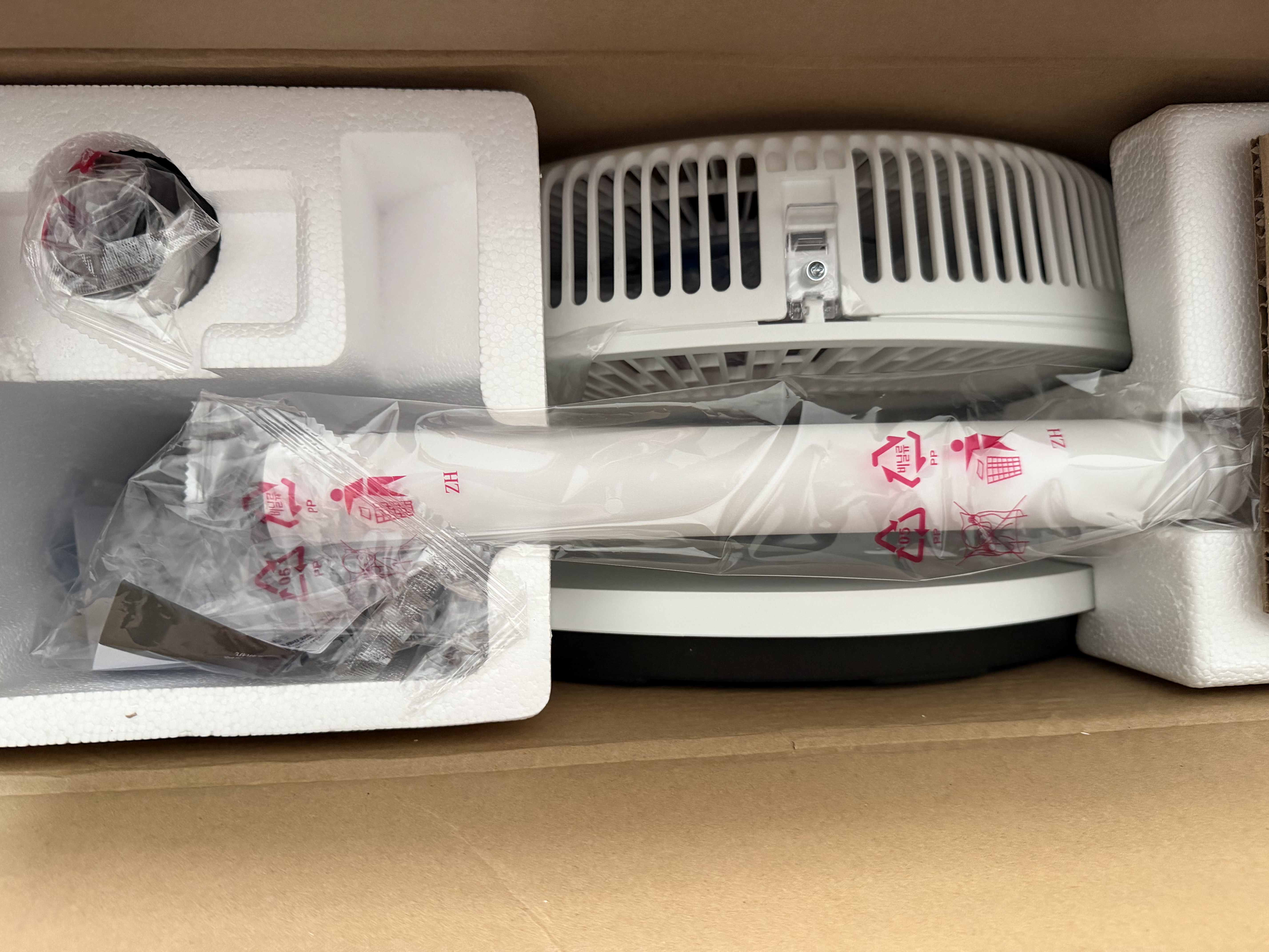 美的（Midea）风扇电风扇落地扇降温伴侣空调扇 小风扇落地式风扇空气循环风扇 桌面风扇台式立式台扇2026年新款 【语音声控】智能风随温变 实拍图