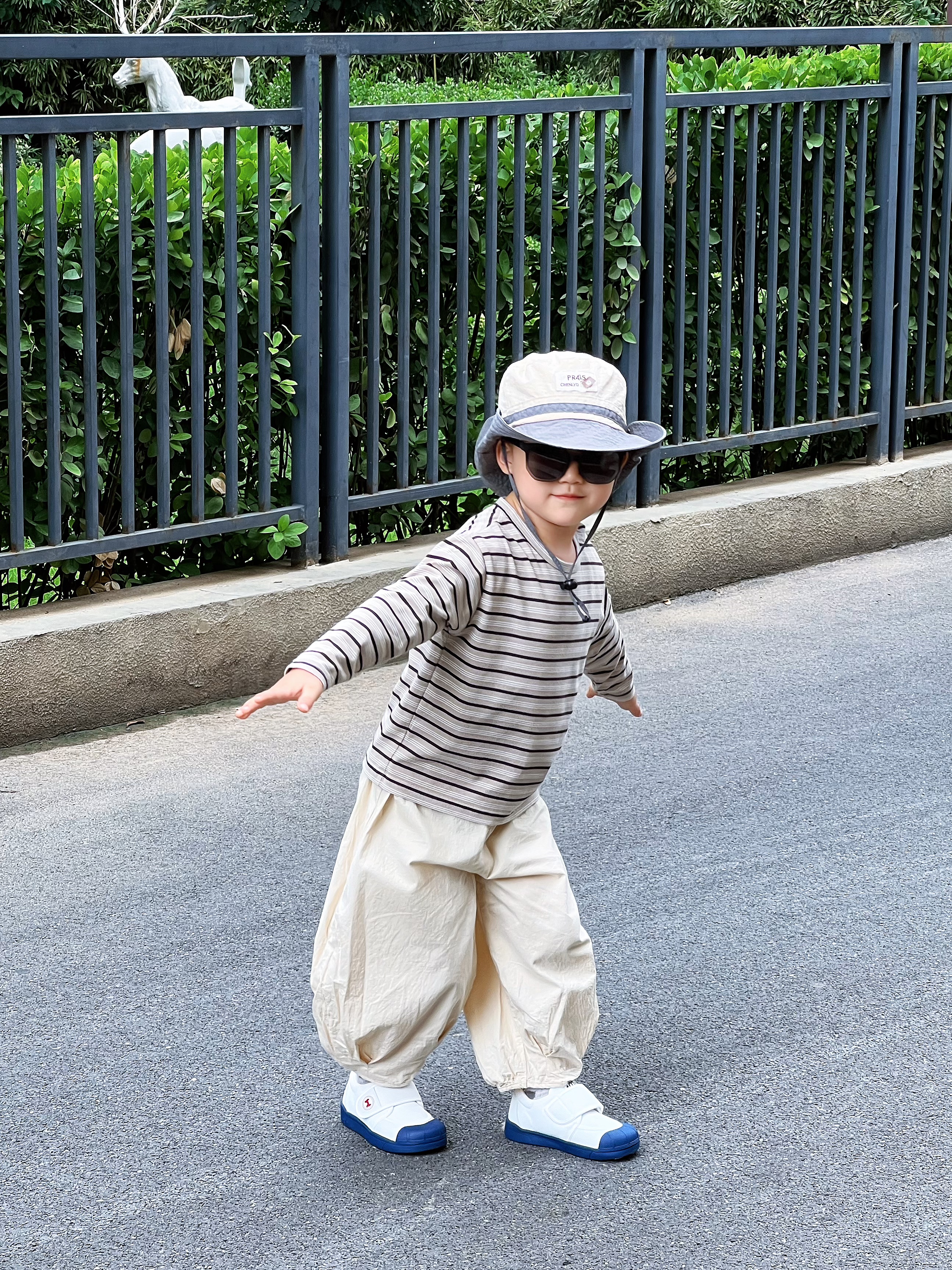 牧童幼儿园鞋春秋款室内鞋男童包头防撞学步鞋女宝宝小白鞋 海军蓝29 实拍图