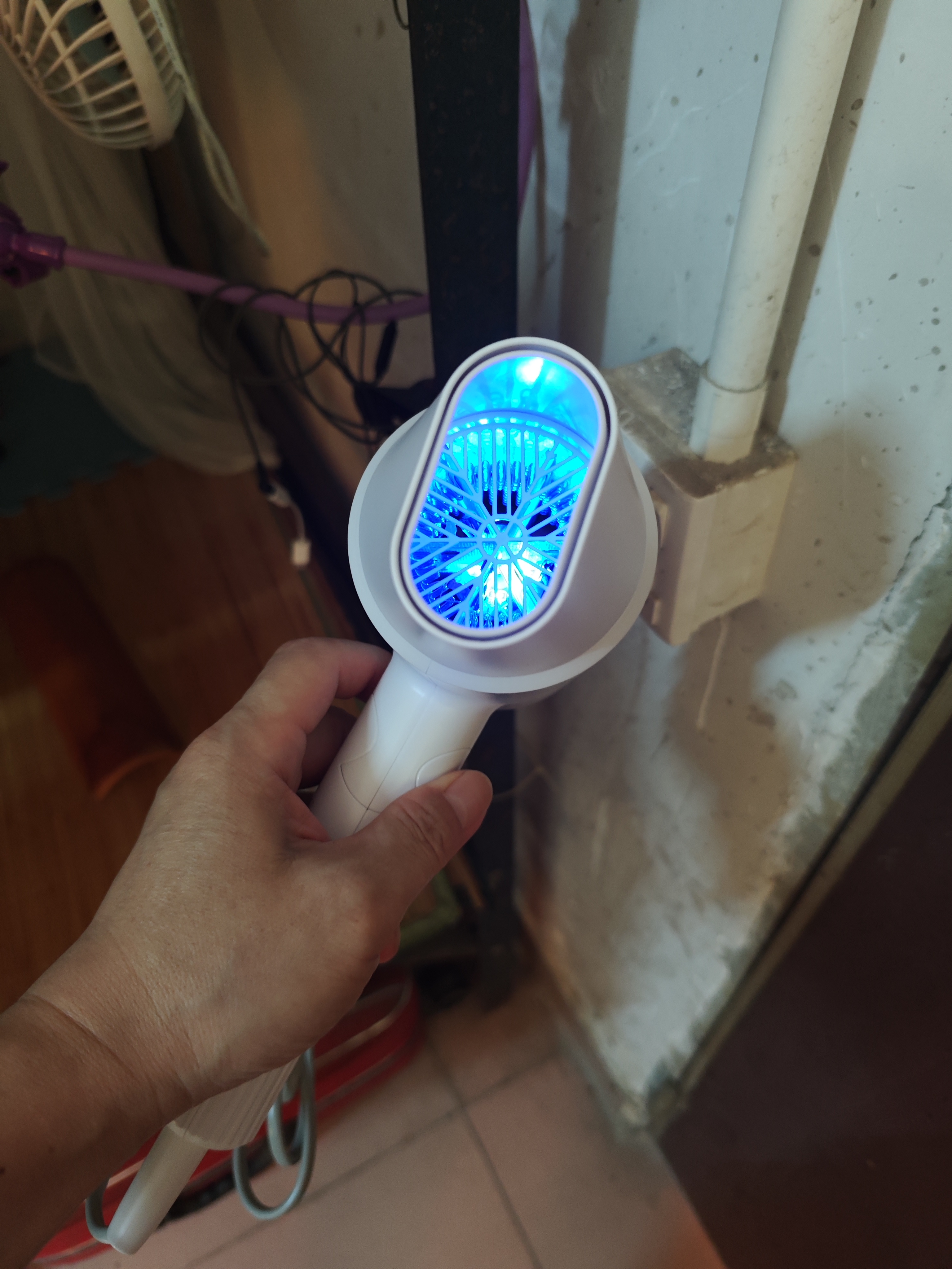美的（Midea）八千万负离子护发电吹风 折叠便携吹风机 大功率快干家用吹风筒FZ101(LN)1800W 节日礼物 实拍图