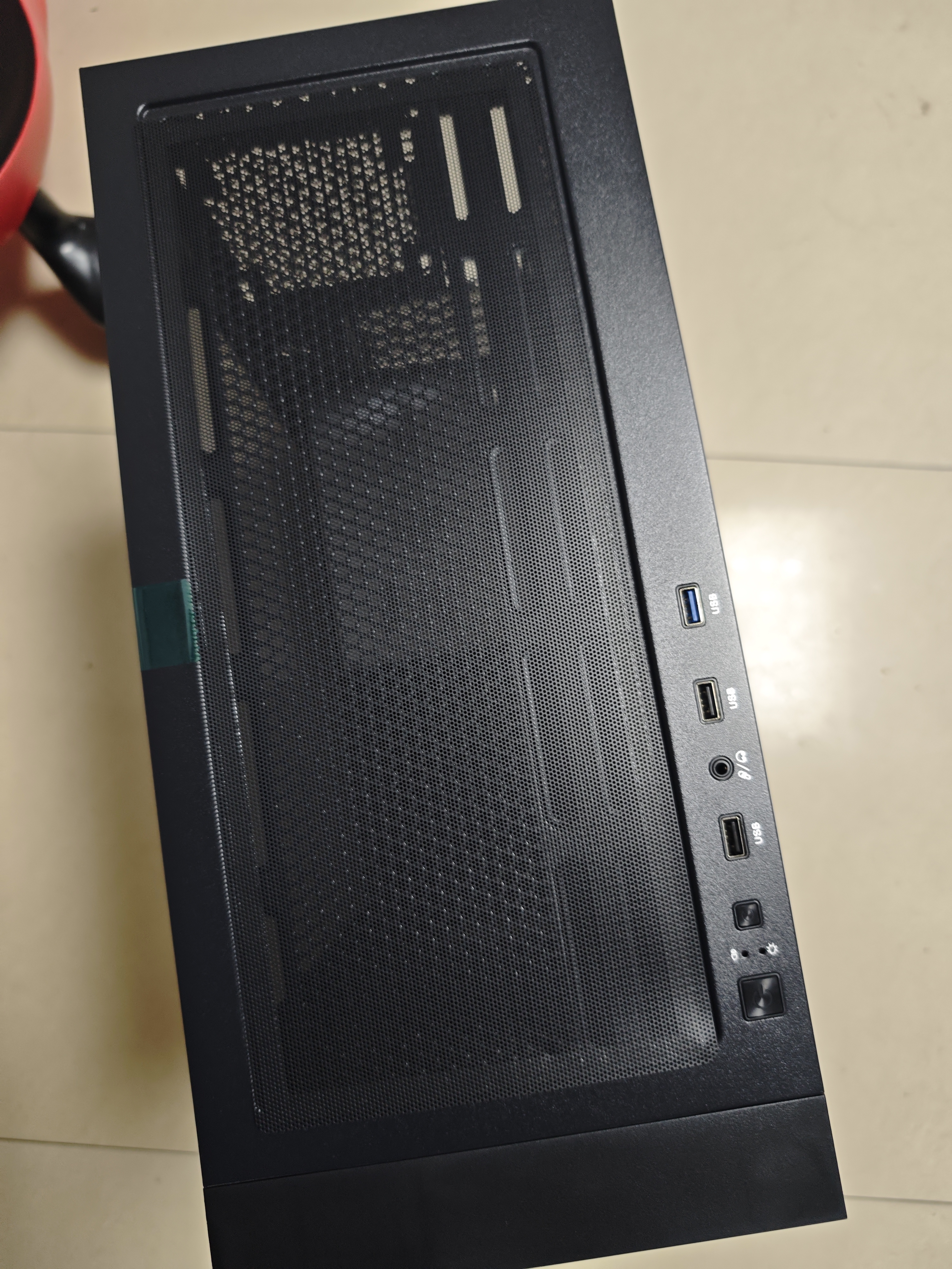 长城（Great Wall）冰霜X3黑色电脑机箱（MATX/360水冷位/磁吸翻门/细网孔金属面板/U3/9风扇位/五槽PCI/兼容5080） 实拍图