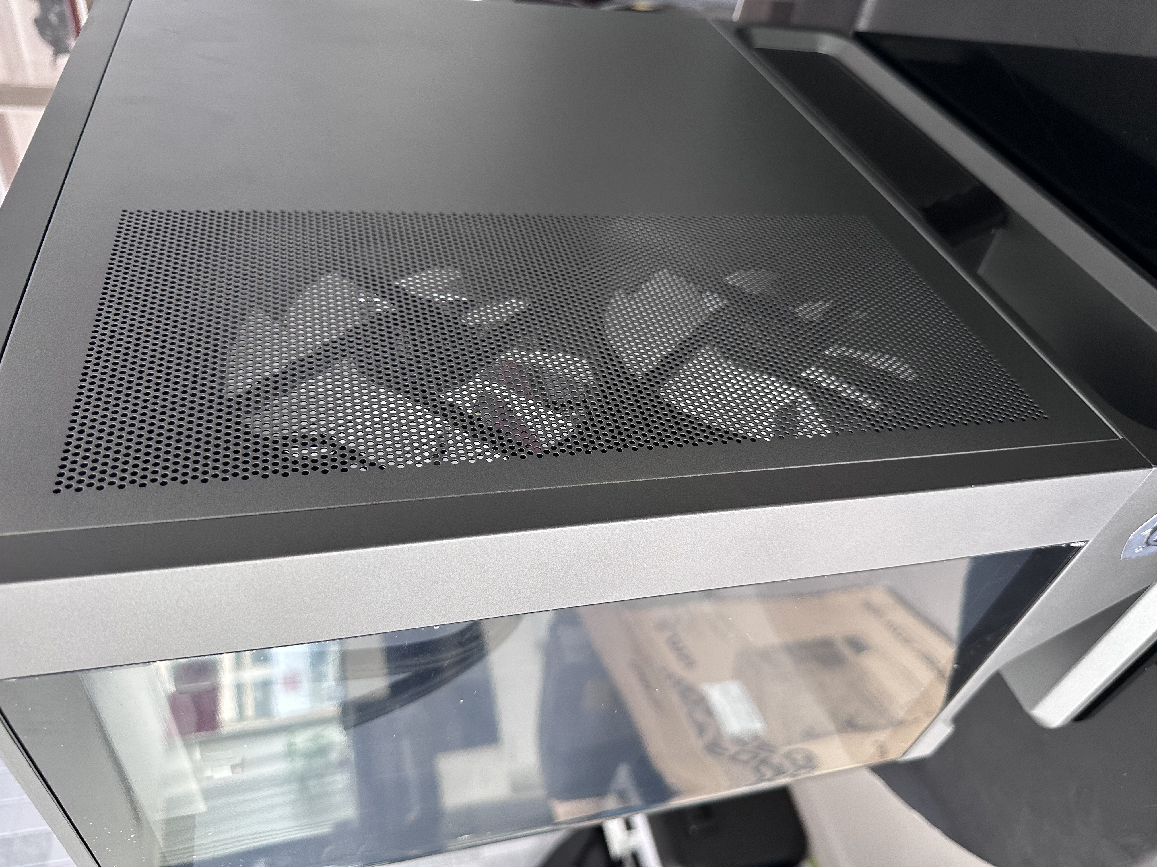 微星（MSI）维斯塔MPG VIXTA 300R PZ台式机海景房电脑机箱（一体式曲面钢化玻璃/梯形底座设计/预装3把风扇） 实拍图