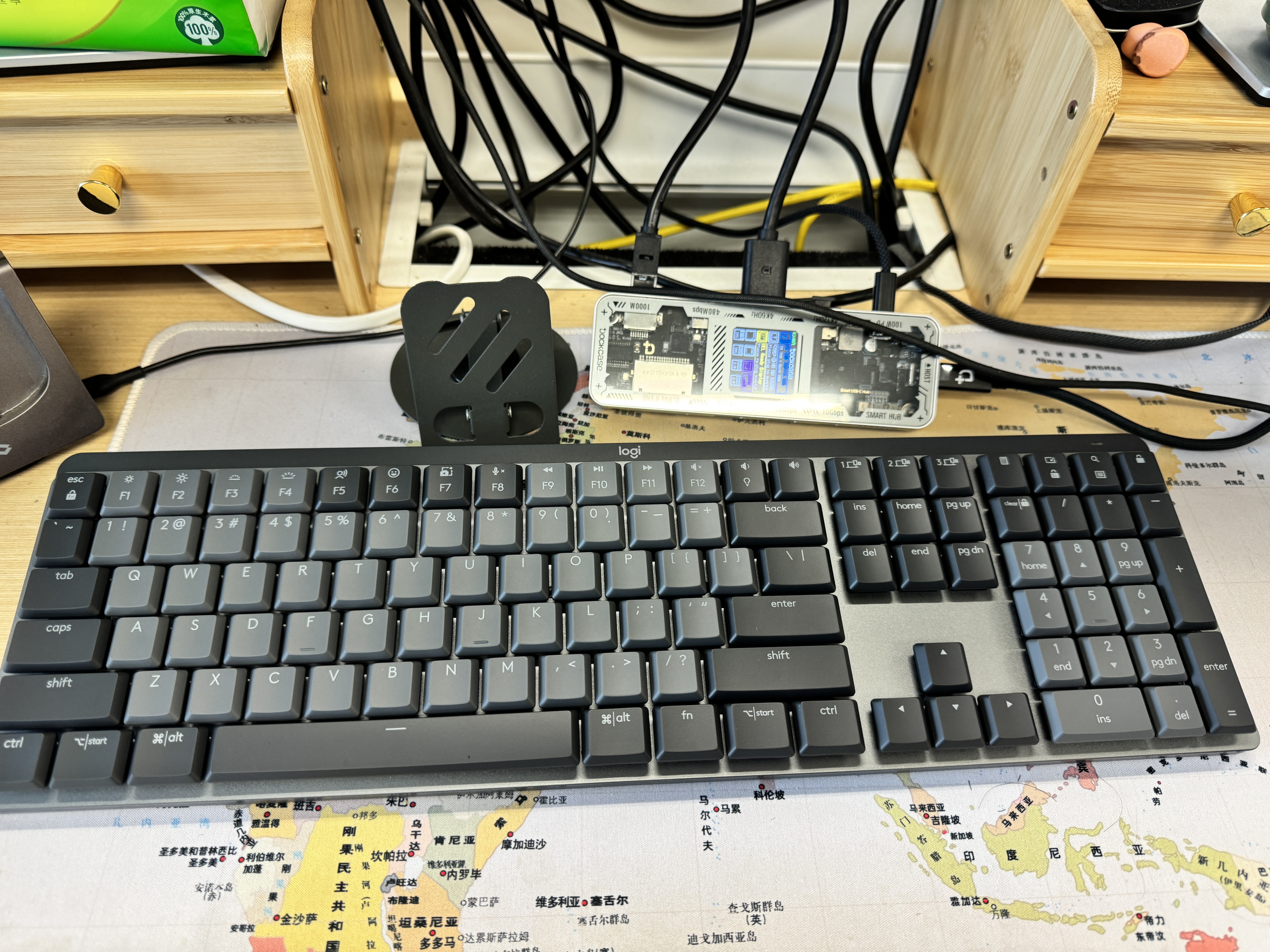 罗技（Logitech）大师系列 MX Mechanical 商务低噪无线双模矮轴机械键盘 智能键盘 全尺寸线性红轴 110键 实拍图