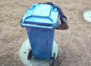 科力邦（Kelibang)100L 户外垃圾桶 大号加厚商用塑料环卫垃圾桶带盖轮工业小区物业翻盖果皮箱 蓝色 单个  实拍图
