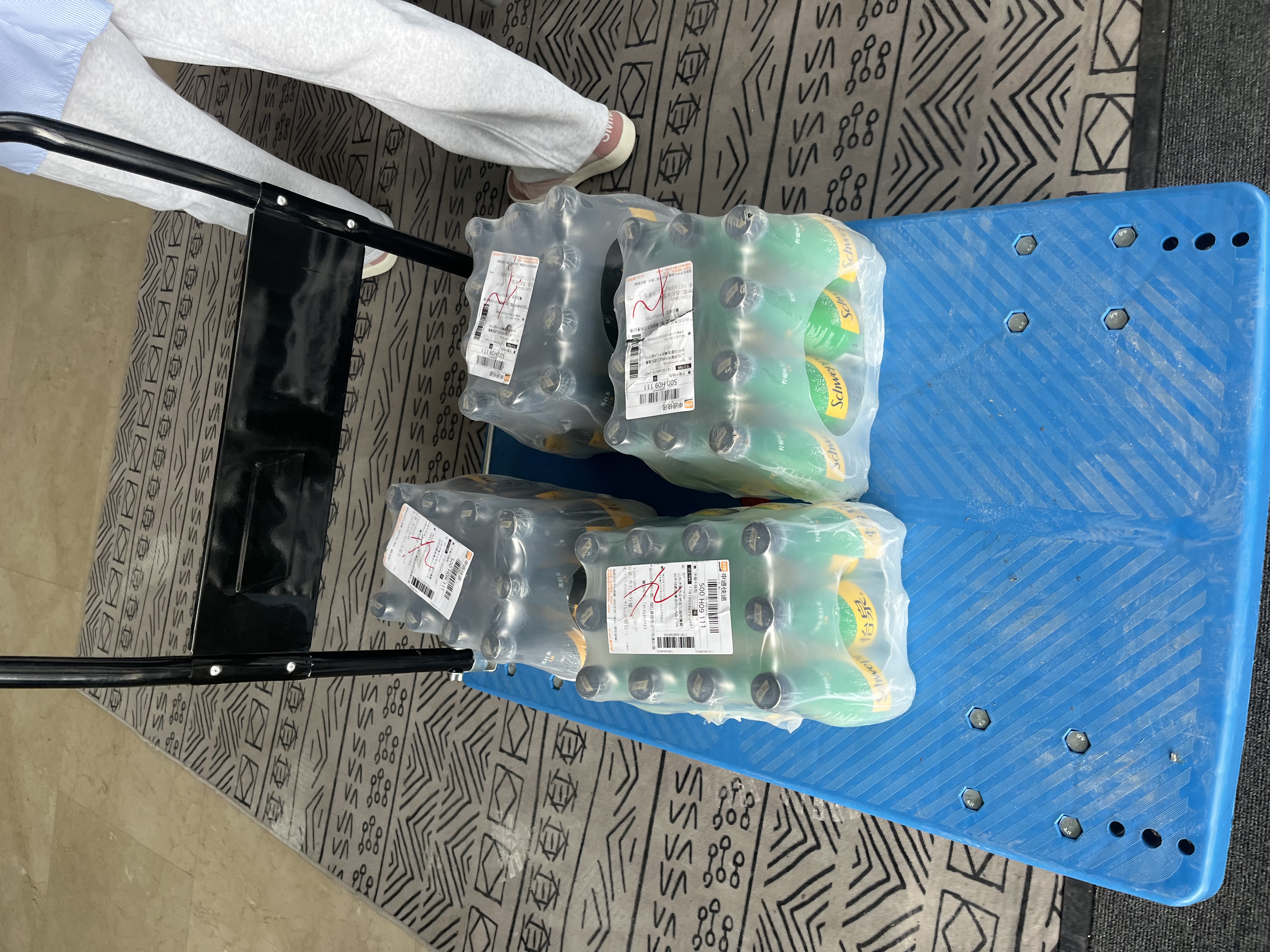可口可乐（Coca-Cola）Schweppes怡泉苏打水气泡水原味柠檬味400ml组合装 怡泉柠檬味400ML*12瓶【2箱】 实拍图