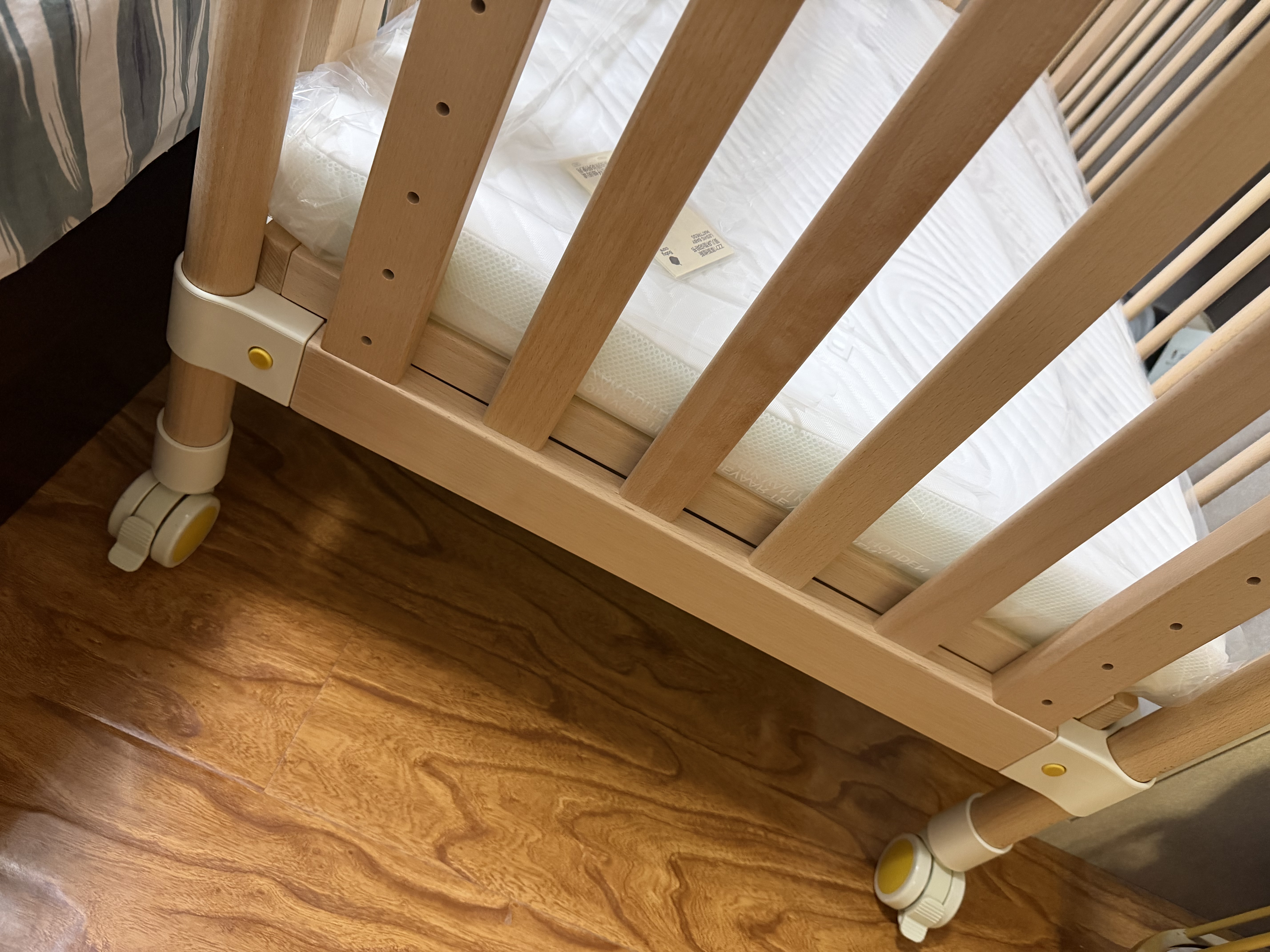 babycare弗里斯克婴儿床新生儿宝宝实木床+4D空气纤维双面床垫+安抚四件套 实拍图