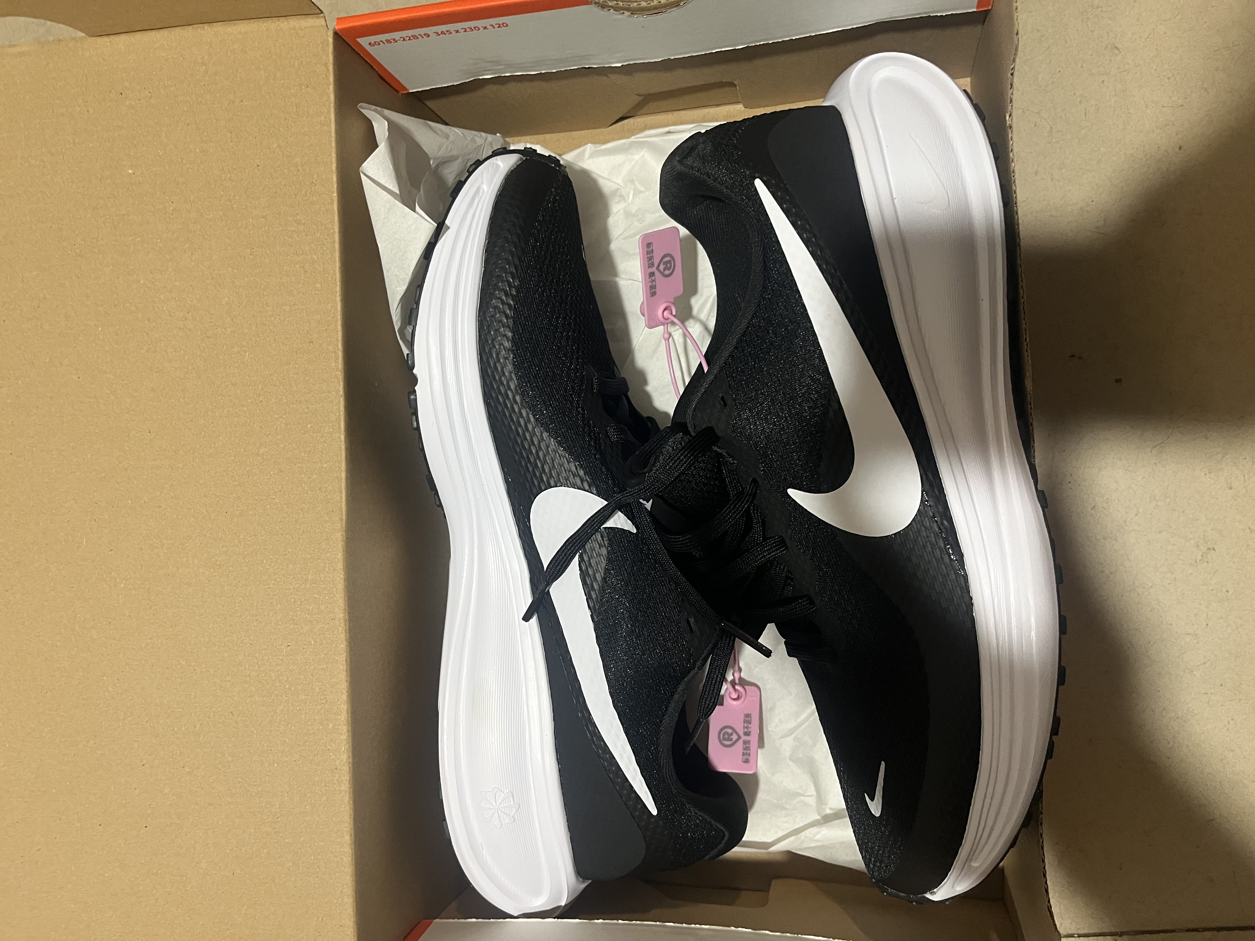 耐克（NIKE）男鞋2026夏季新款REVOLUTION 8休闲鞋运动鞋网面透气黑白跑步鞋 黑色白HJ9198-003革命者8/偏小拍大半码 44 (内长280mm) 实拍图