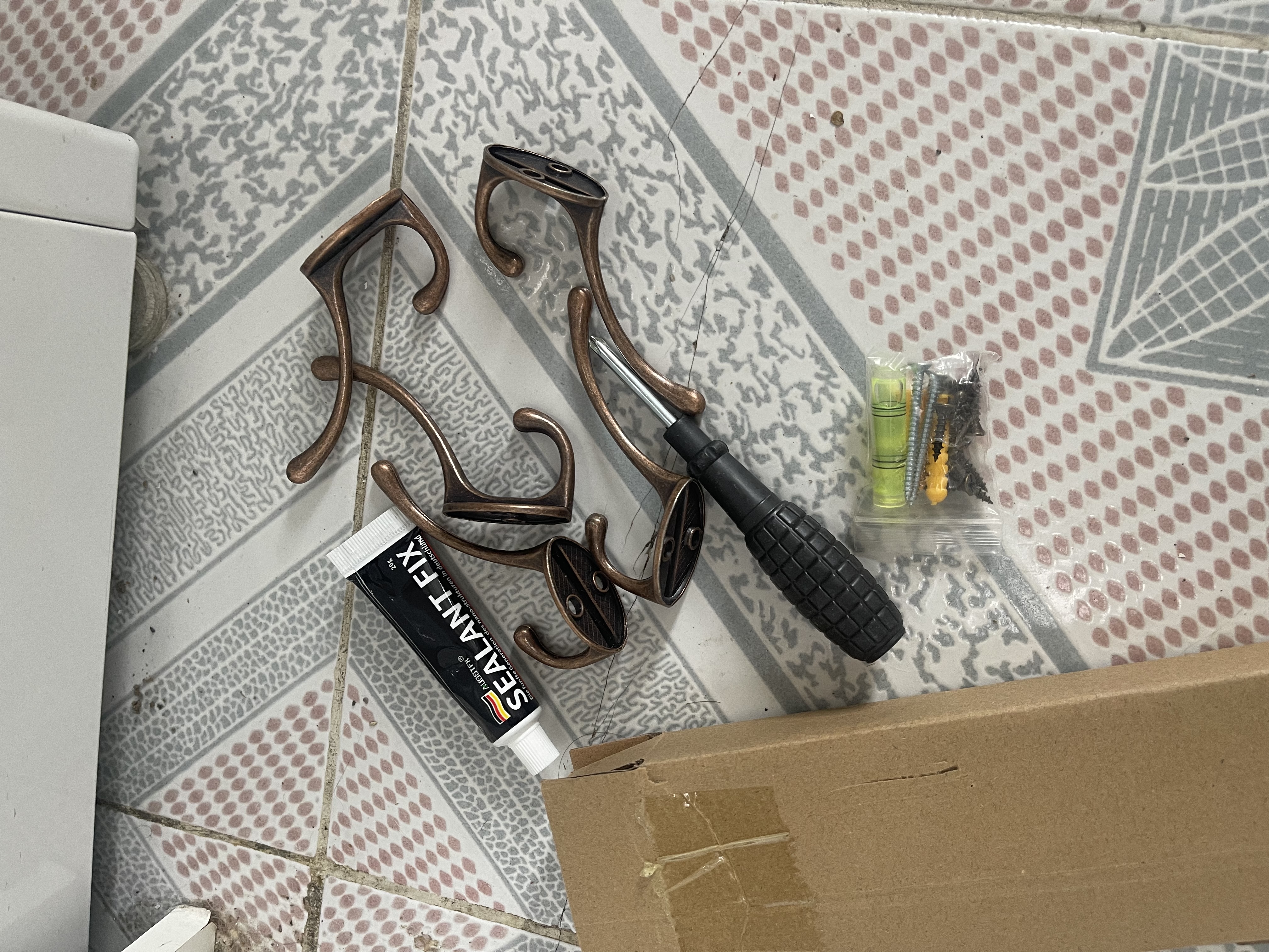 伊思家挂衣架墙上壁挂衣服挂钩挂衣钩进门玄关入户门后口钥匙免打孔实木 浅卡色【5钩】强力承重实木 实拍图