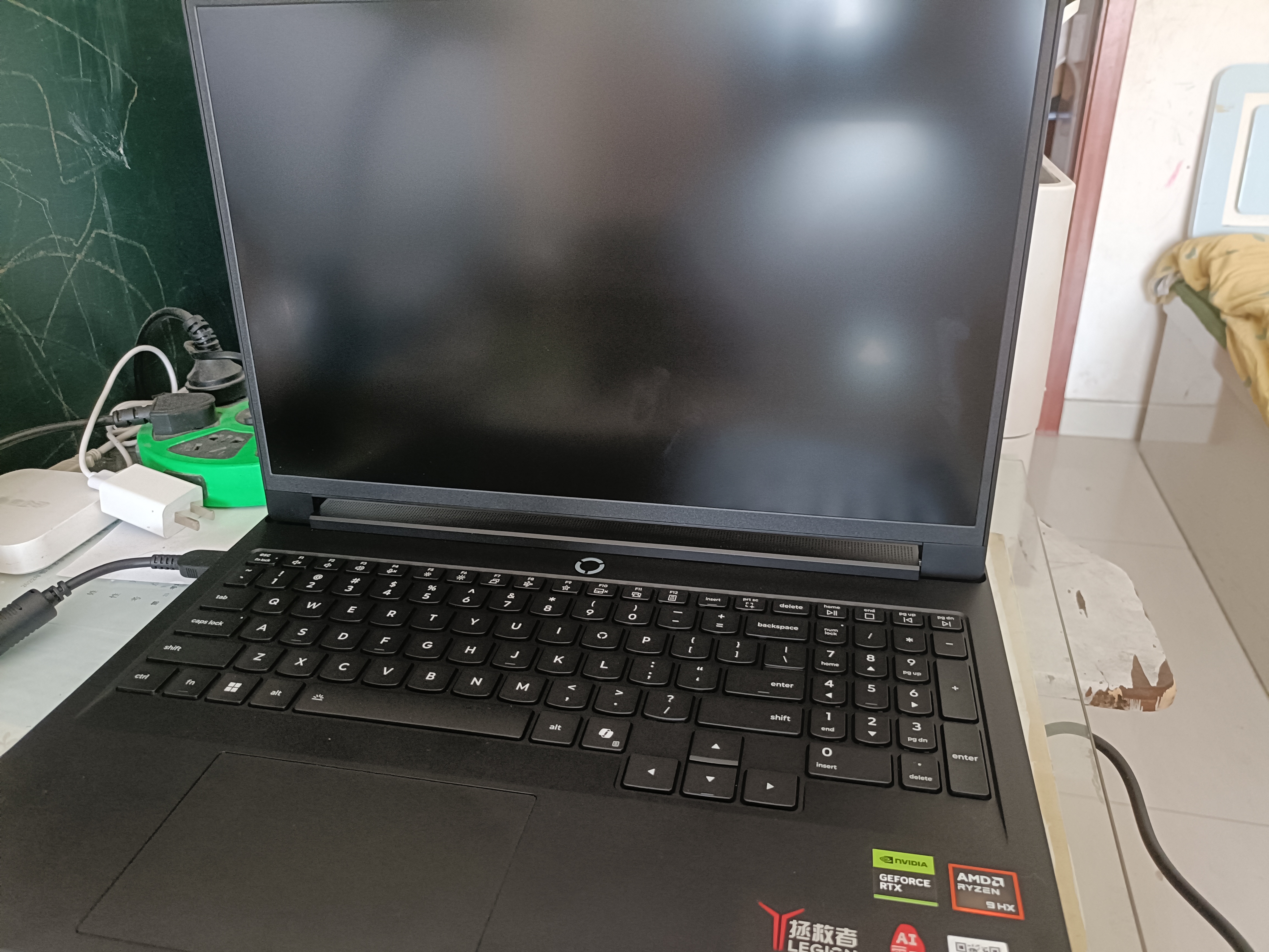 联想拯救者R9000P 2026 电竞游戏本笔记本(锐龙 9 8945HX 16G 1T RTX5060 2.5k 240Hz 100% DCI-P3)黑 实拍图
