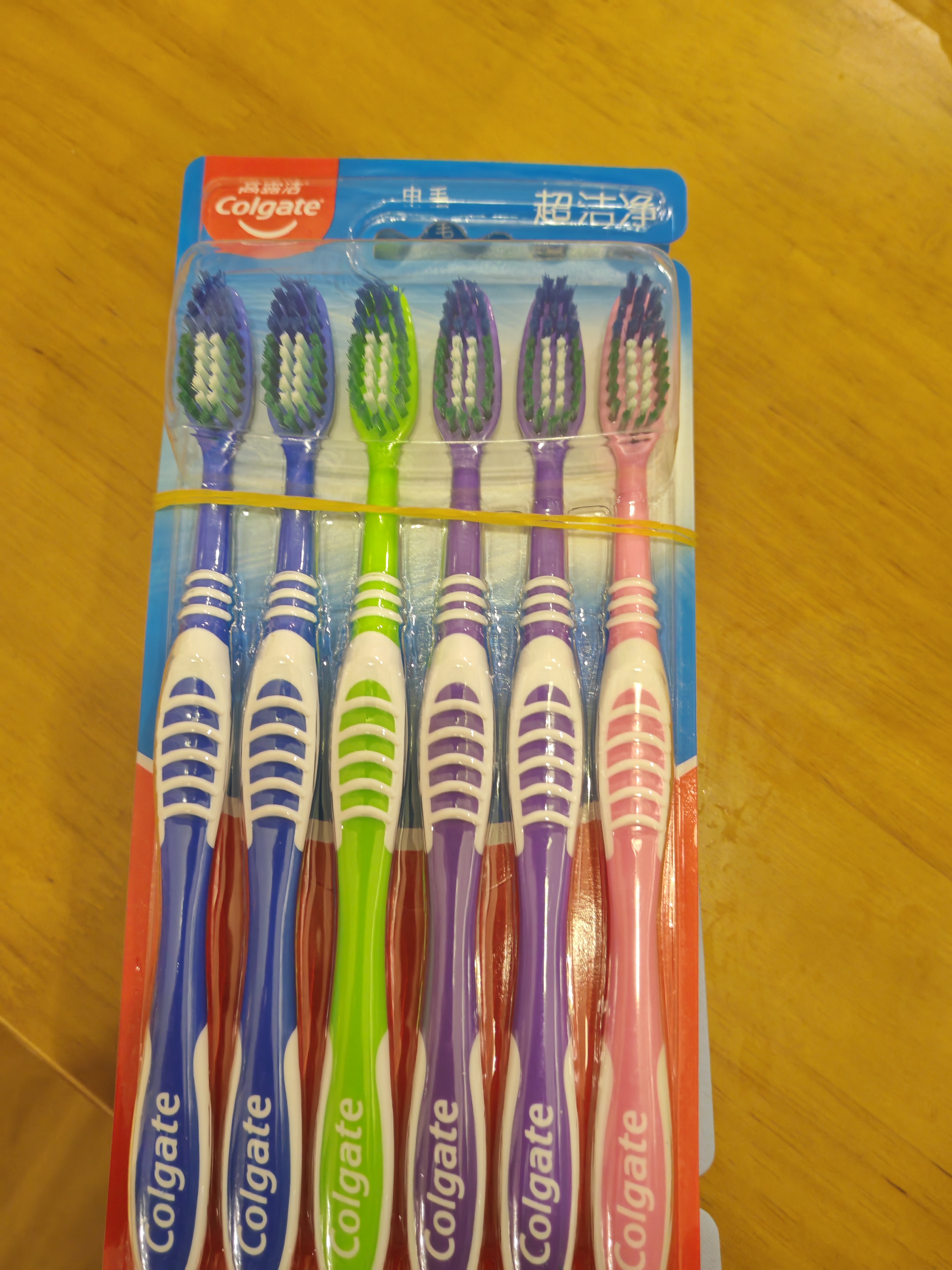 高露洁（Colgate）超洁净中毛牙刷家庭装18支 舌苔刷牙刷深层清洁 实拍图