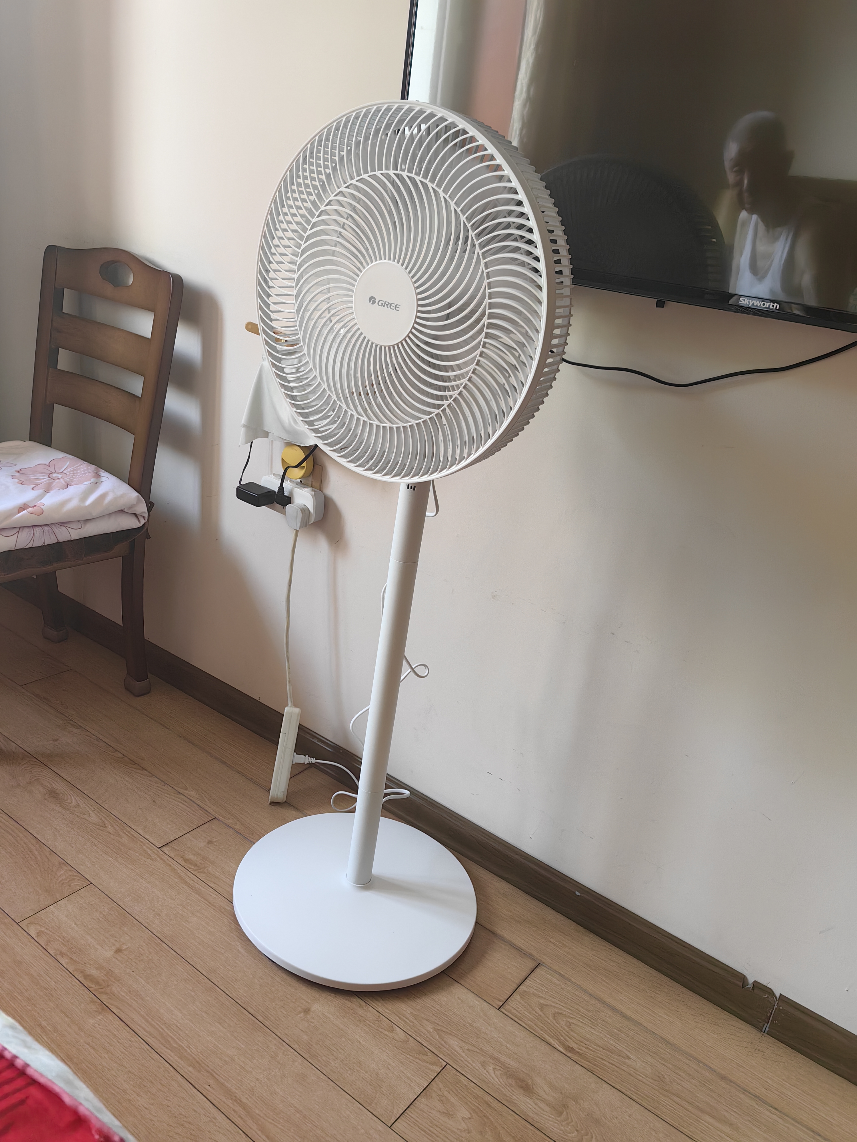 格力（GREE）【加长扇叶】七叶轻音立式电风扇家用柔风落地扇台式大风量节能宿舍电扇落地扇 FD-3515Bh7 实拍图