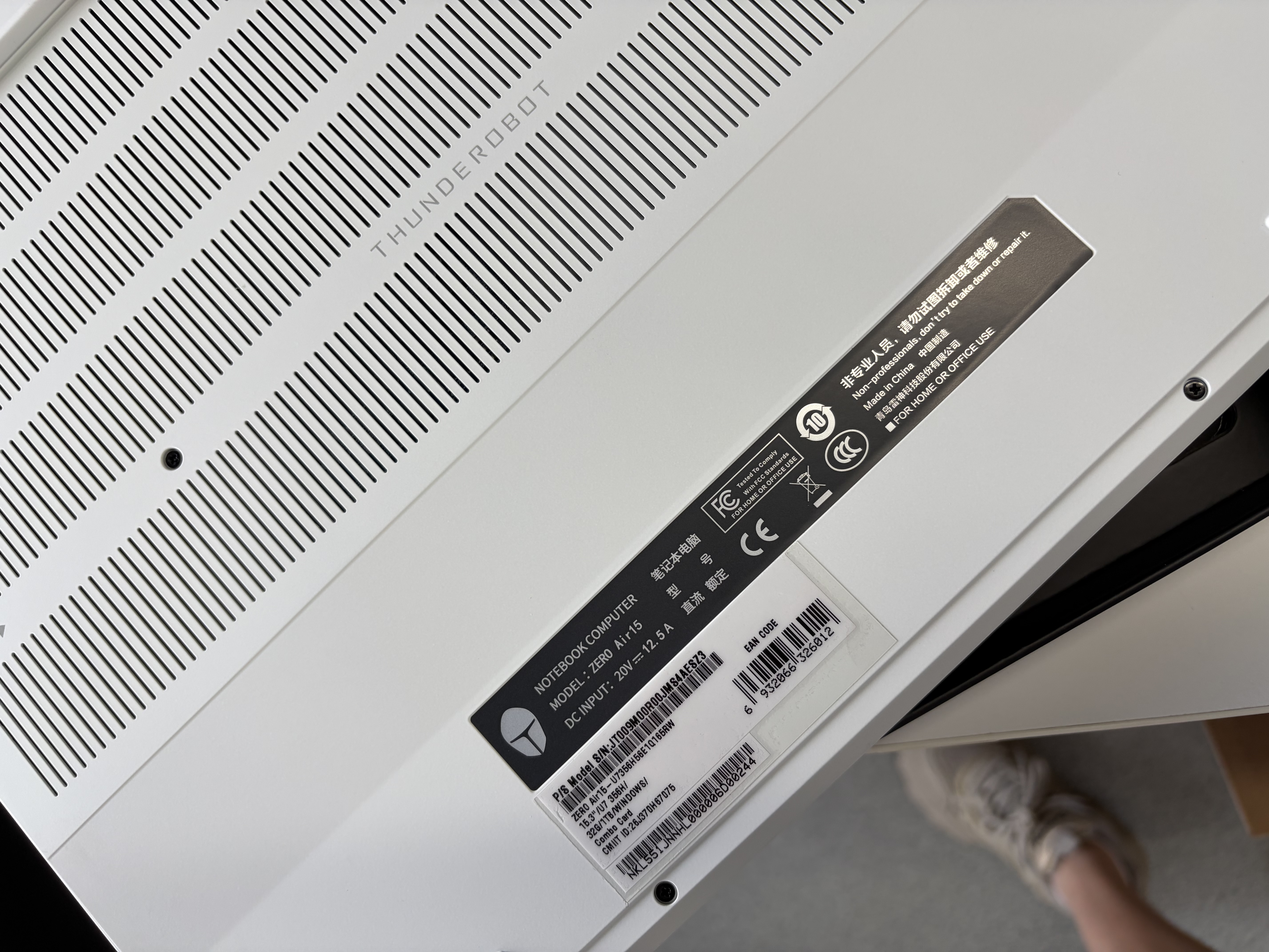 雷神ZEROAir 15“小轻龙”游戏笔记本电脑（英特尔酷睿Ultra 7 356H RTX5060 32G 1T OLED白）国家补贴 实拍图