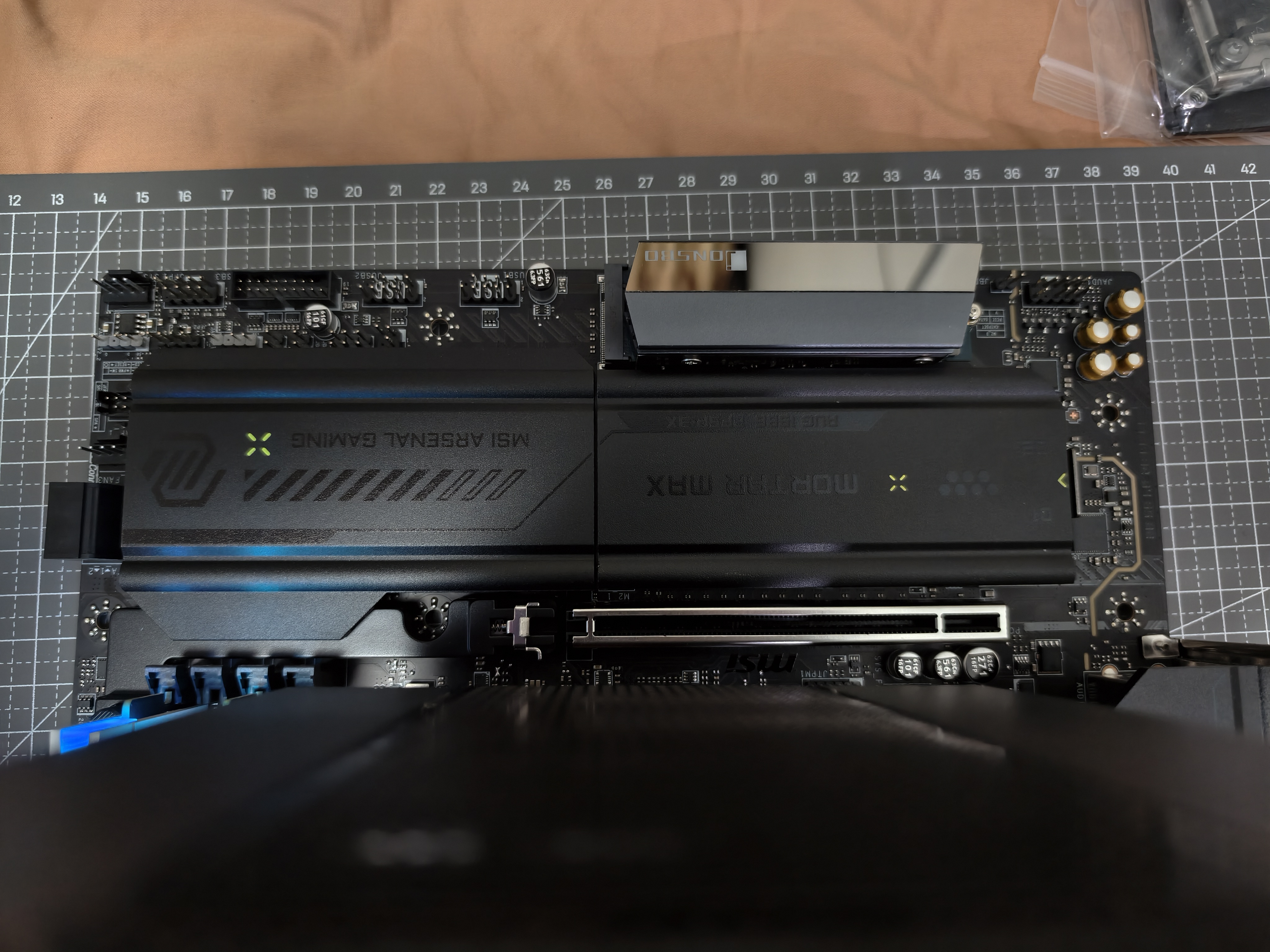 微星（MSI）MAG B850M MORTAR MAX WIFI迫击炮主板支持CPU 9800X3D/9700X/9850X3D (AMDB850/AM5接口) 实拍图