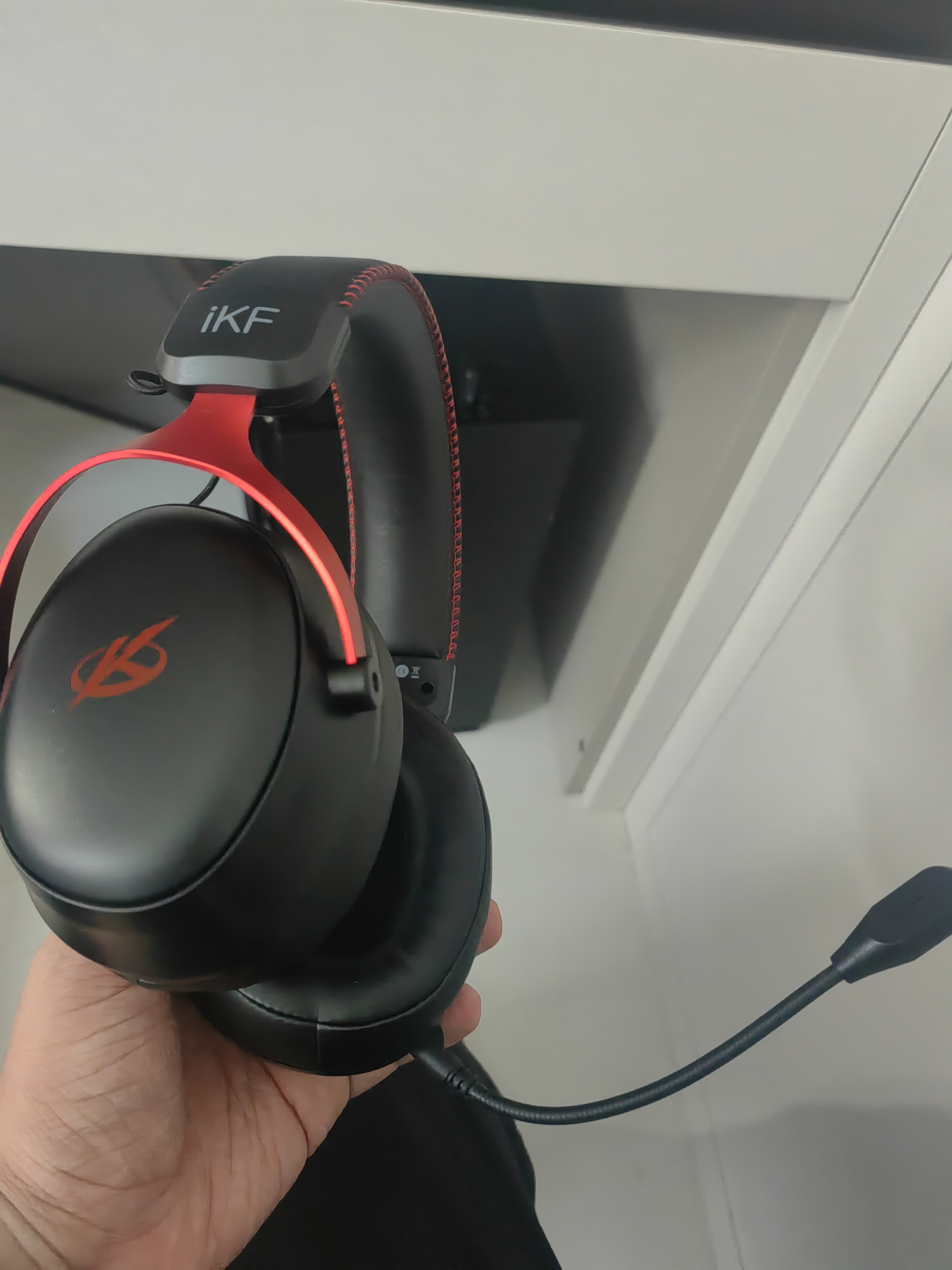 iKF V11 Pro7.1四模无线游戏耳机头戴式7.1环绕音效蓝牙有线电竞三角洲FPS无畏契约听声辨位 黑红色 实拍图