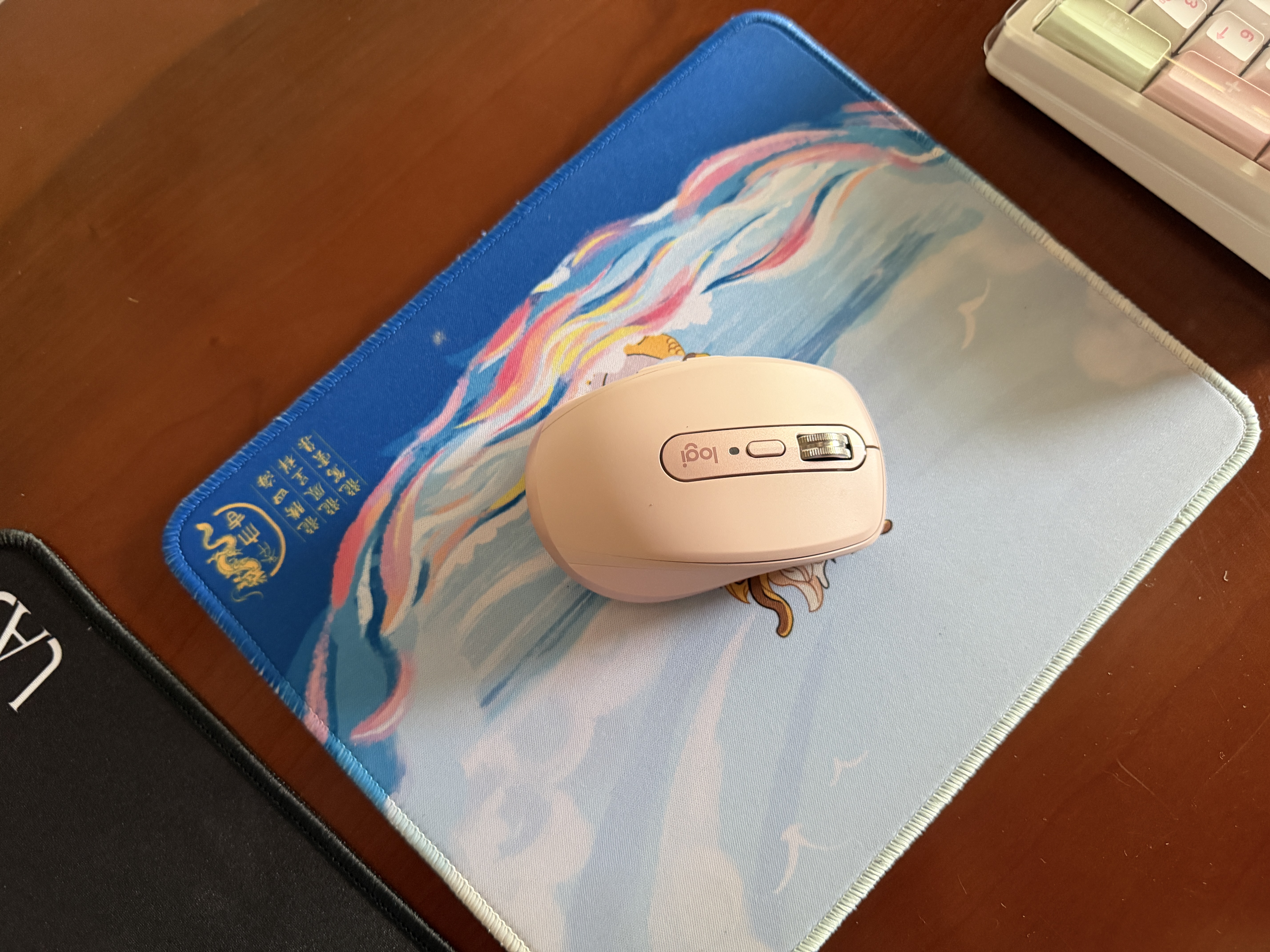 罗技（Logitech）MX Anywhere 3S无线鼠标 无线蓝牙鼠标充电办公静音家用鼠标双模苹果MAC ipad双滚轮模式 跨屏传输 Anywhere3s茱萸粉+Bolt接收器 实拍图