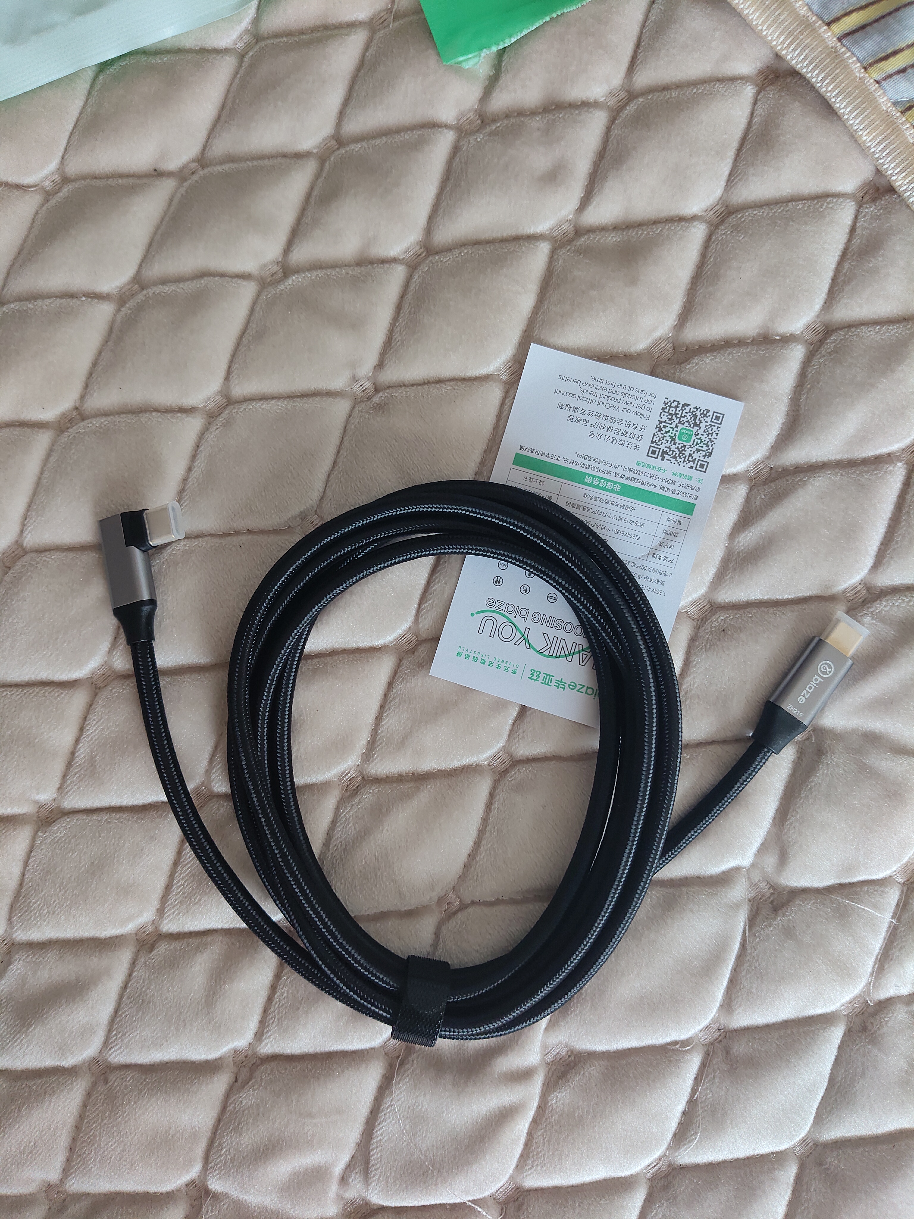 毕亚兹USB4全功能线 2米兼容雷电3侧弯PD100W快充8K高清投屏硬盘盒高速传输苹果笔记本电脑平板手机连接 实拍图