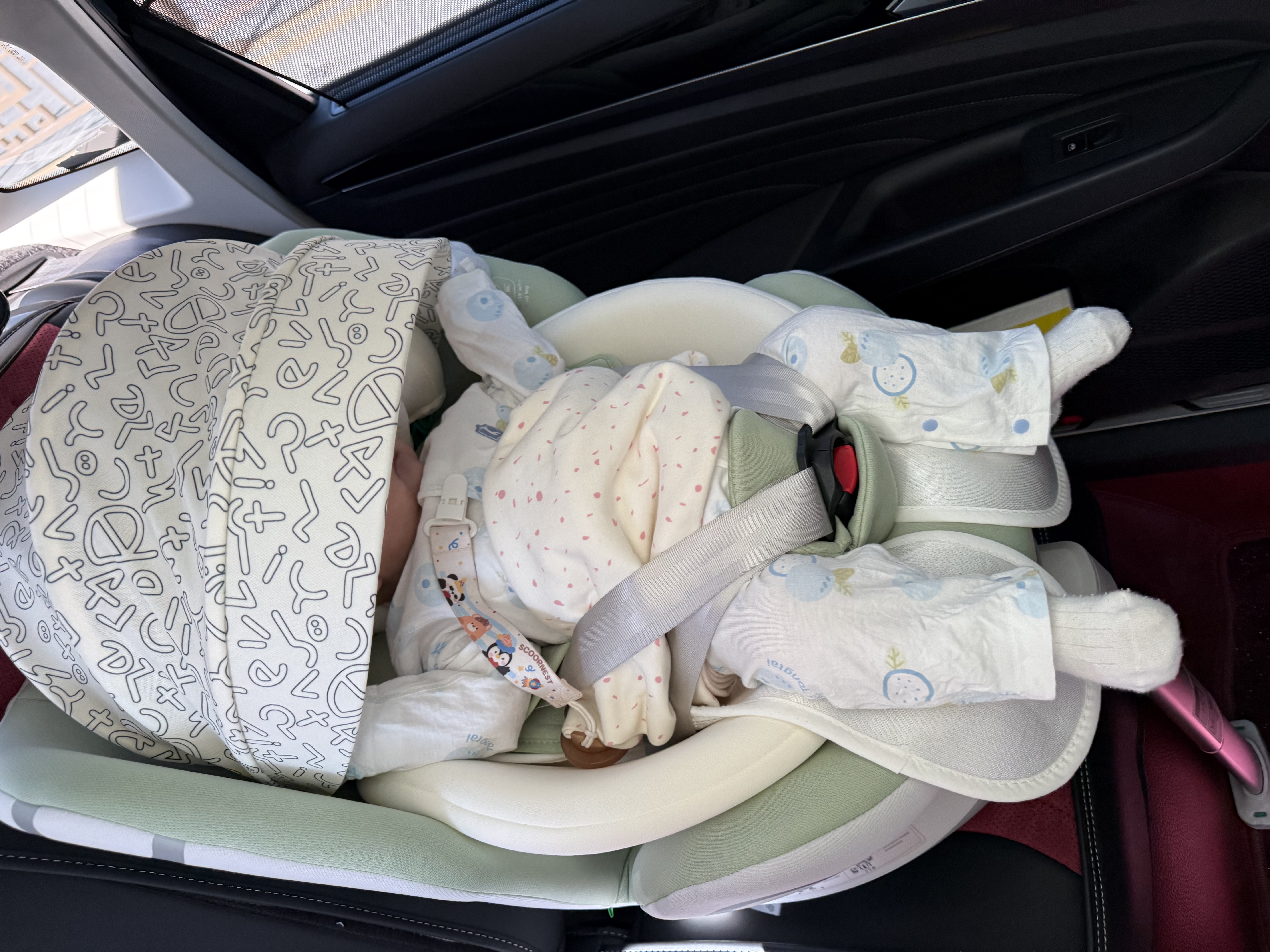 Prigel舒安pro新生婴幼儿宝宝儿童安全座椅可坐可躺车载汽车用0-6-12岁 舒安pro+ 奶油青提(不窝脖设计+单手旋转+175°大躺角) 实拍图